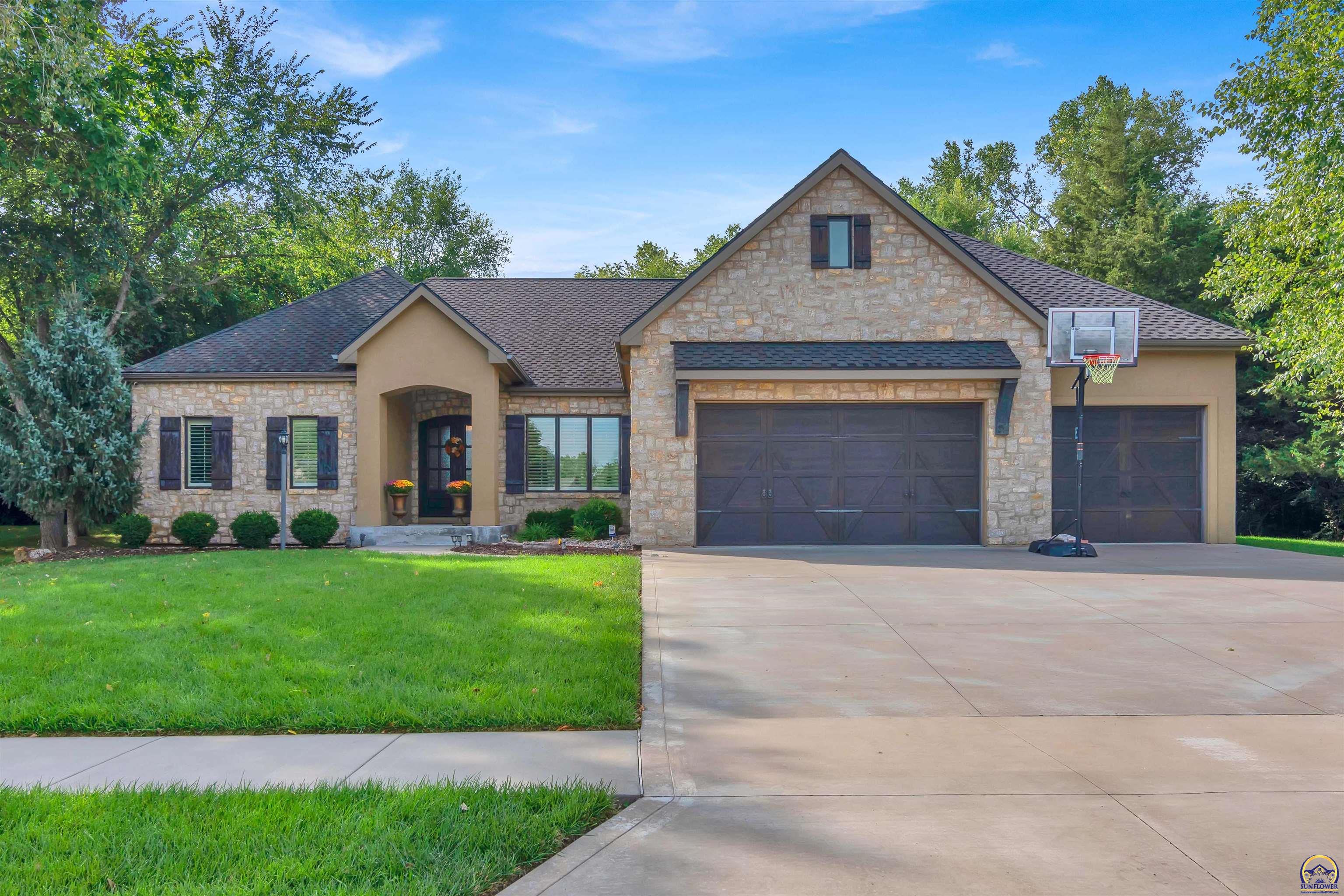 5919 SW 43rd Ct, Topeka, KS 66610