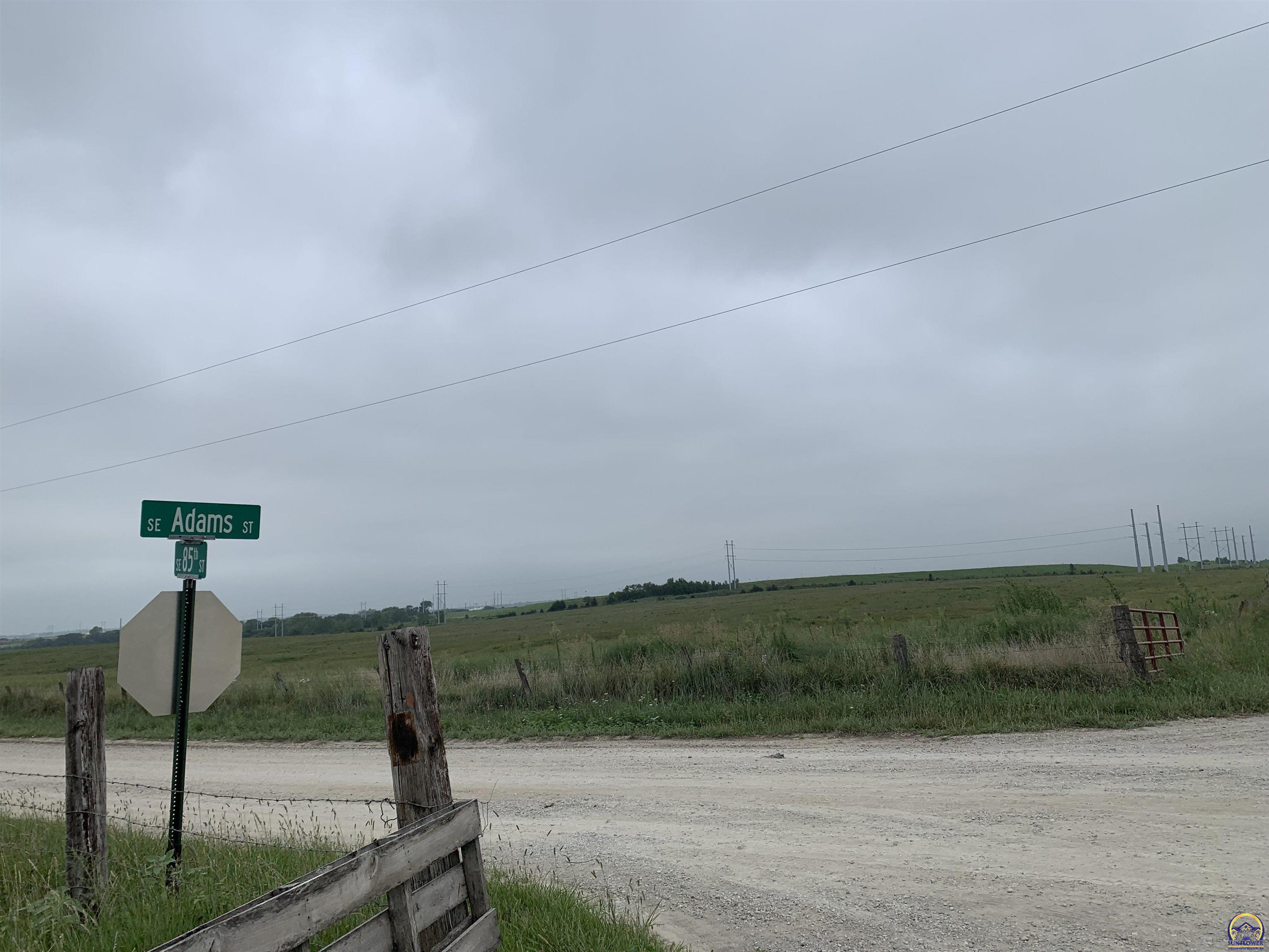 000 SE Adams St, Wakarusa, KS 66546