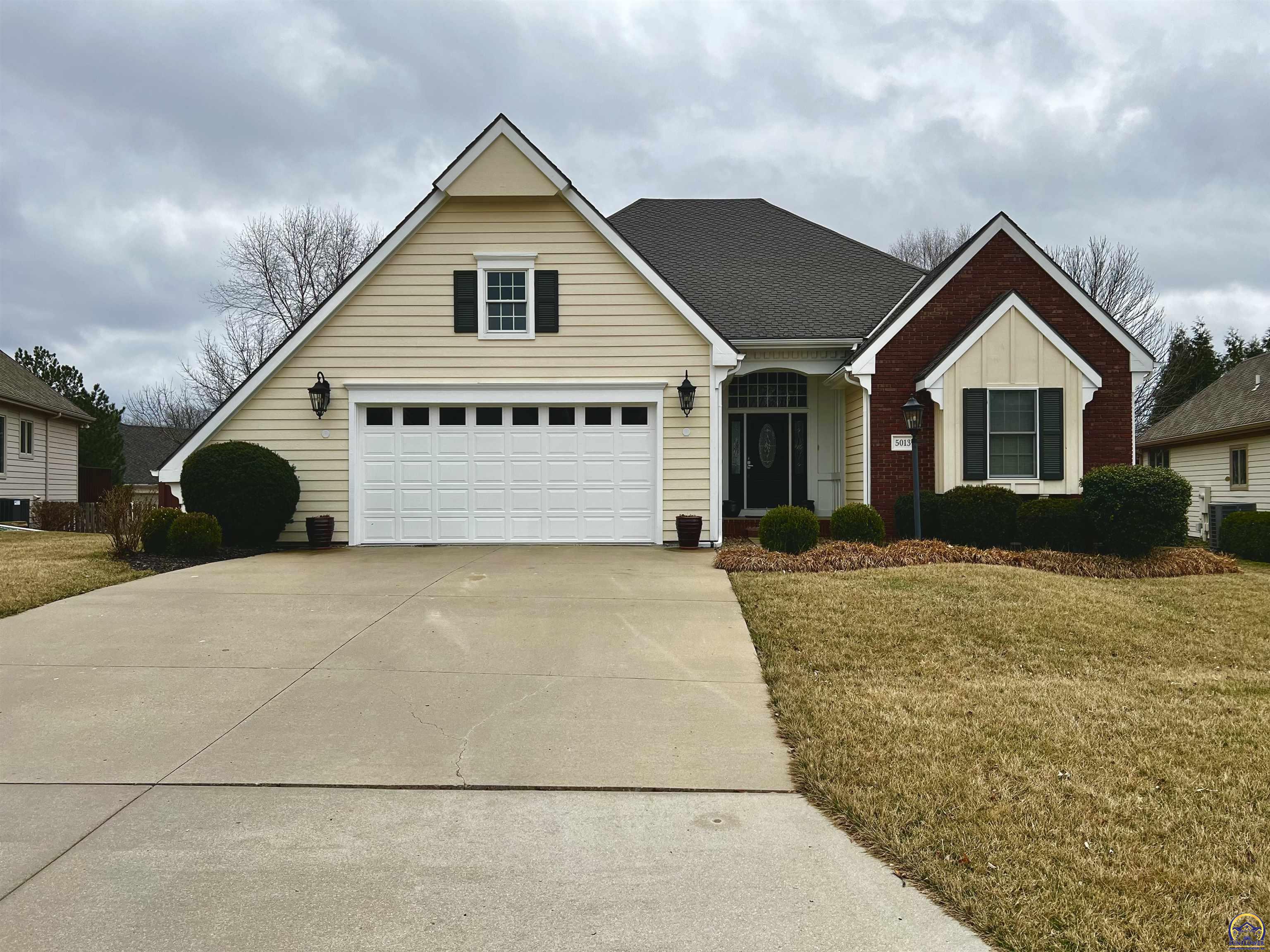 5013 Jeffries Ct, Lawrence, KS 66049