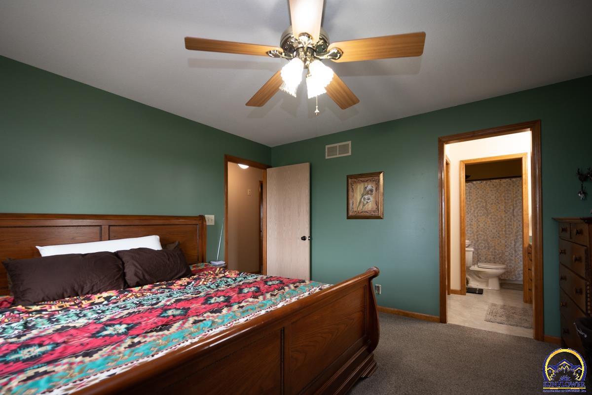 7406 SW Docking RD, Auburn, KS 66402