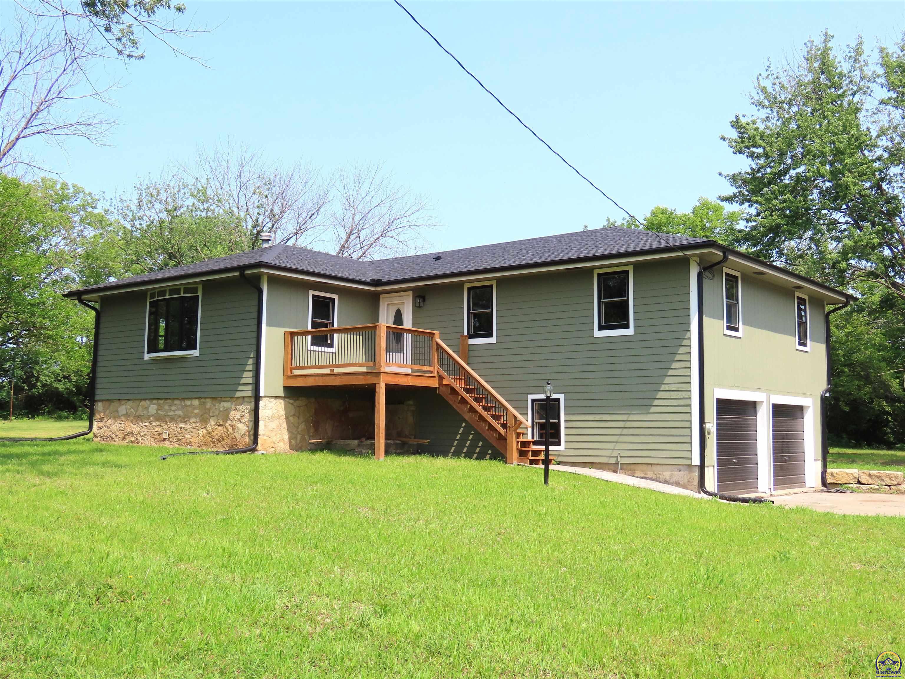 1750 NE 54th St, Topeka, KS 66617