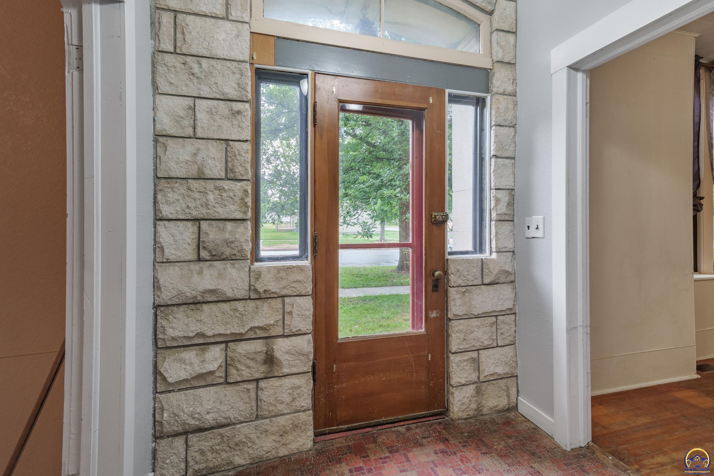 318 E 4th St, Alma, KS 66401