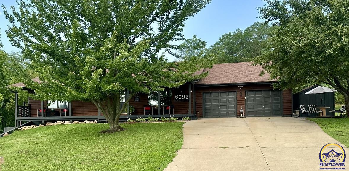 6393 Crescent Rim DR, Ozawkie, KS 66070
