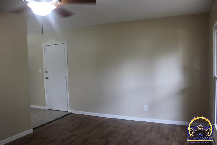 110 Melody LN, Carbondale, KS 66414