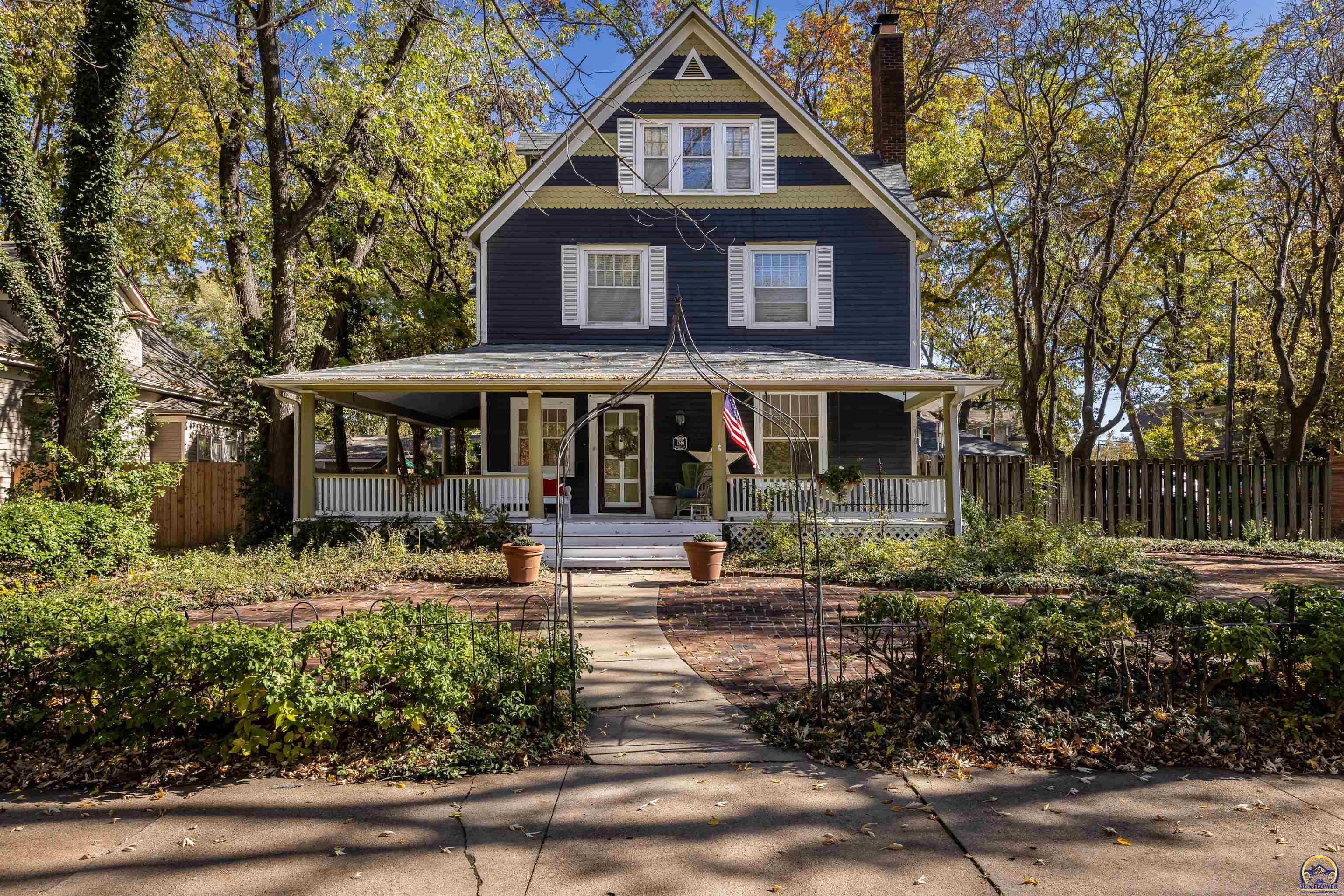1340 SW College AVE, Topeka, KS 66604