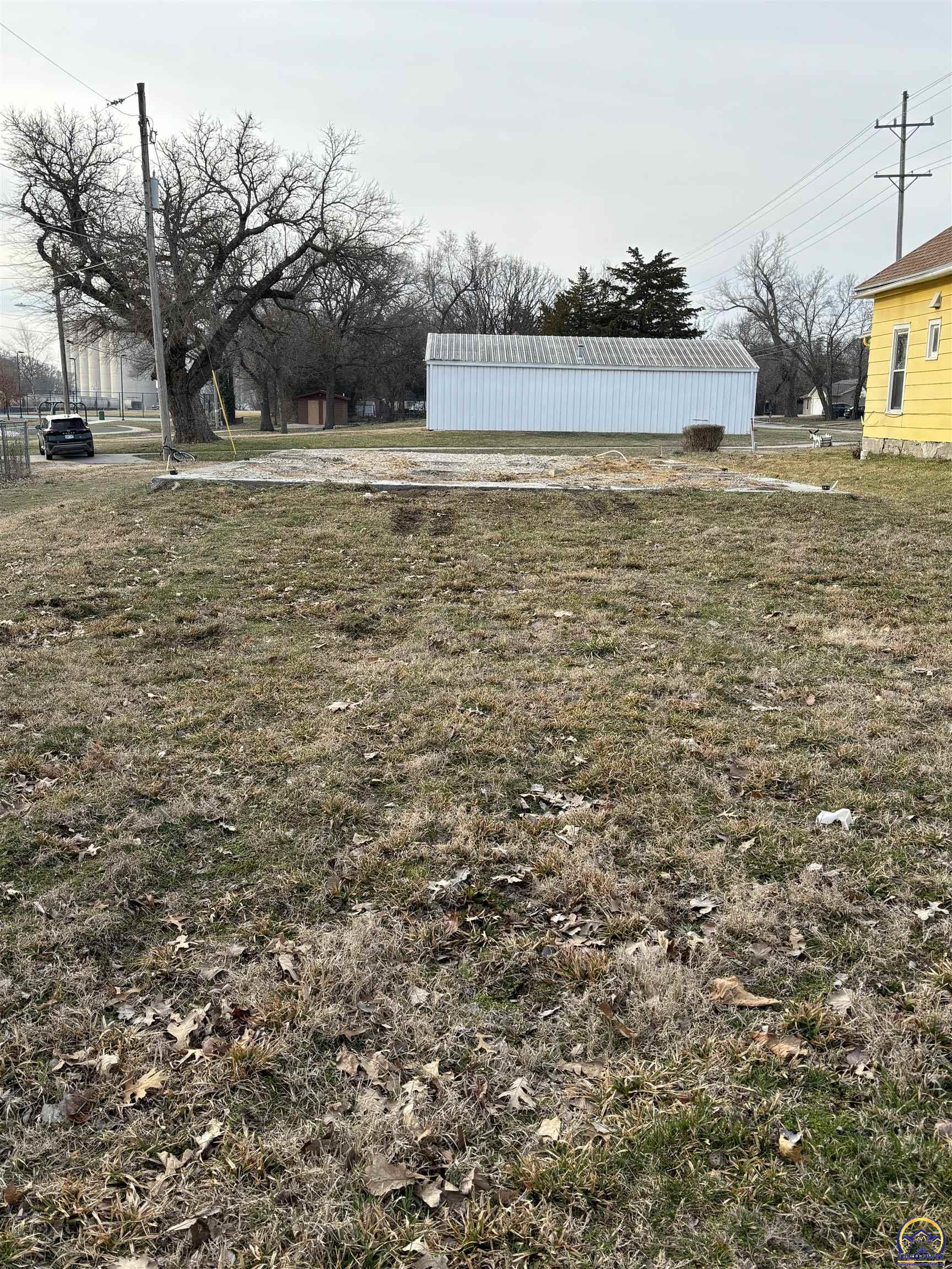712 E Ninth St, Emporia, KS 66801
