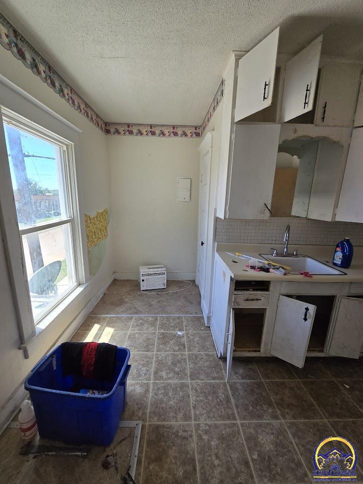 410 SW 13th ST, Topeka, KS 66612