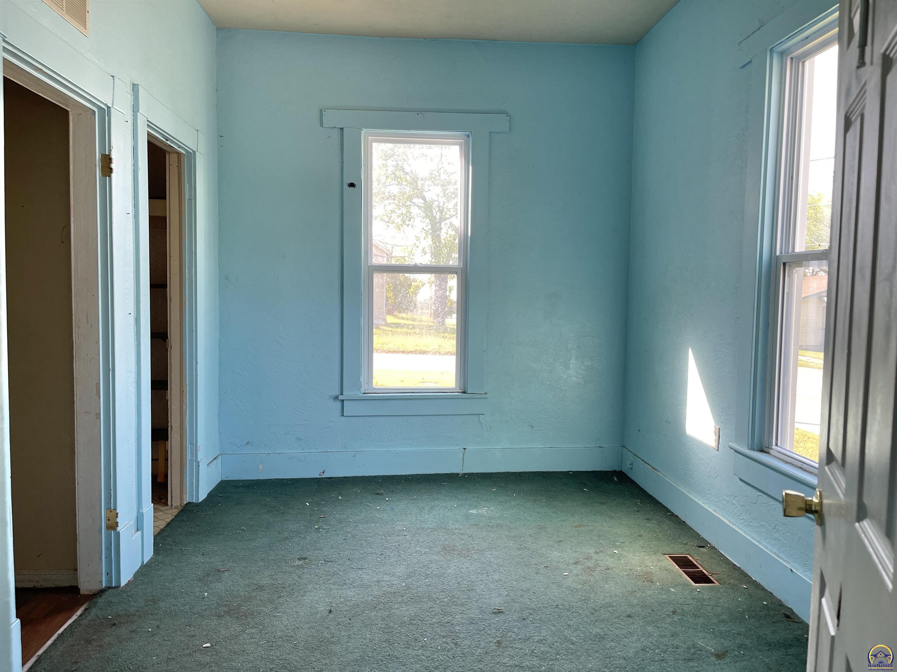 110 W Shawnee ST, Paola, KS 66071