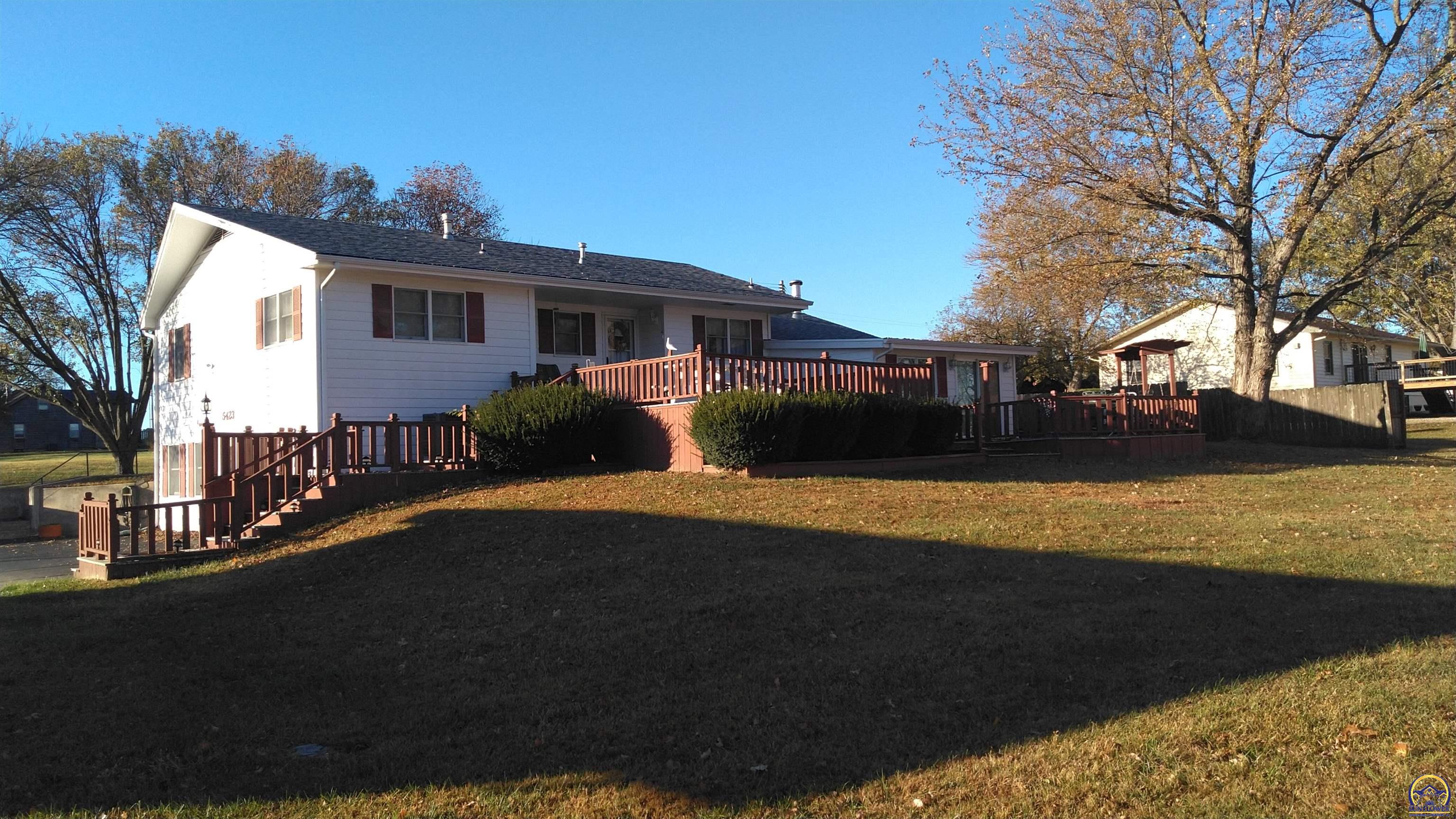 5423 NE Meriden RD, Topeka, KS 66617