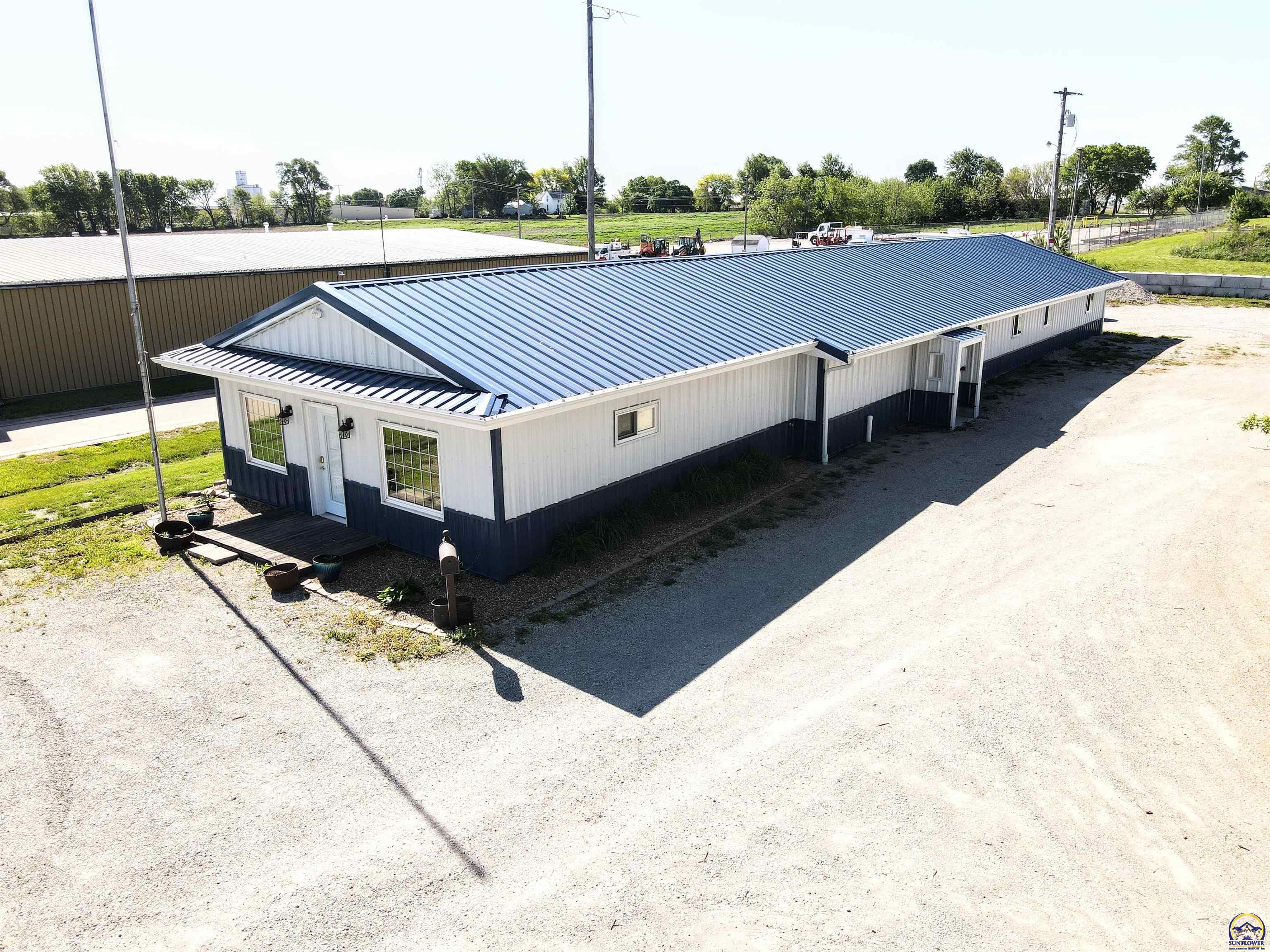 1705 Oregon, Hiawatha, KS 66434