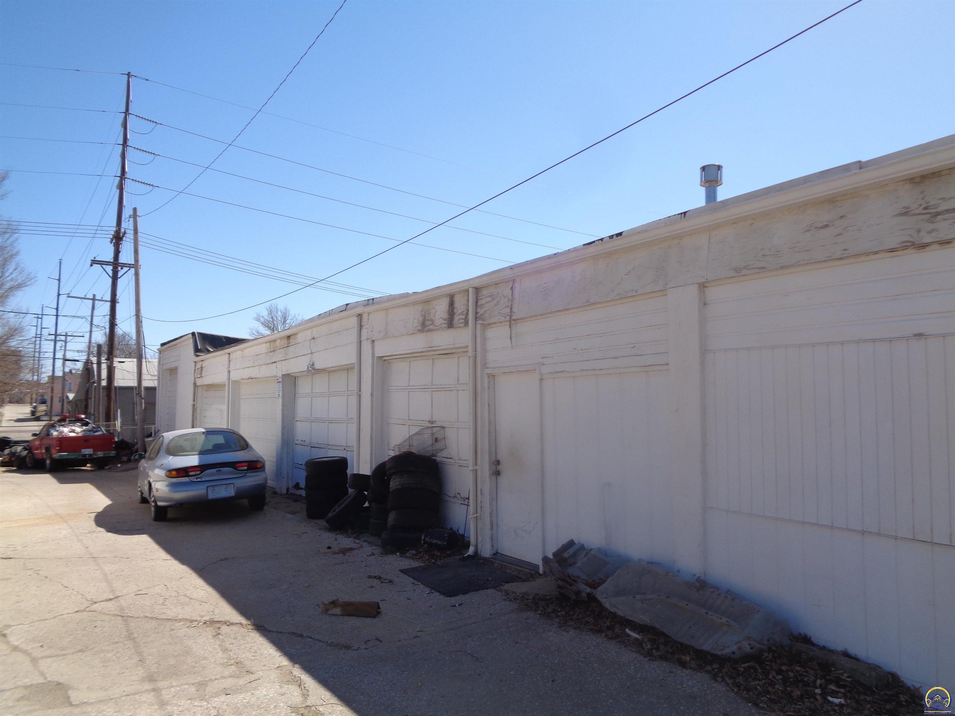930 SW 6th Ave, Topeka, KS 66606