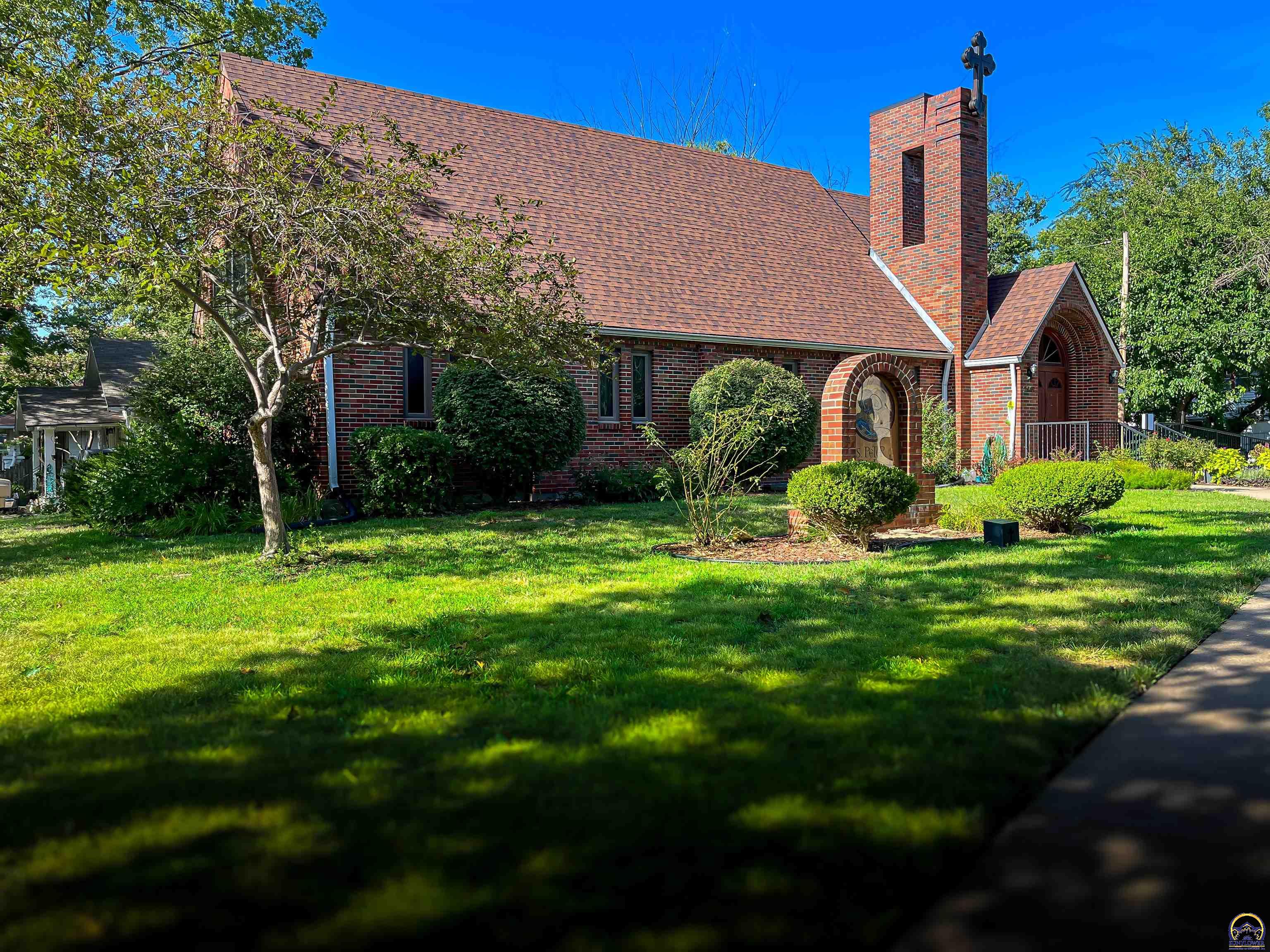 2516 SW Huntoon ST, Topeka, KS 66604