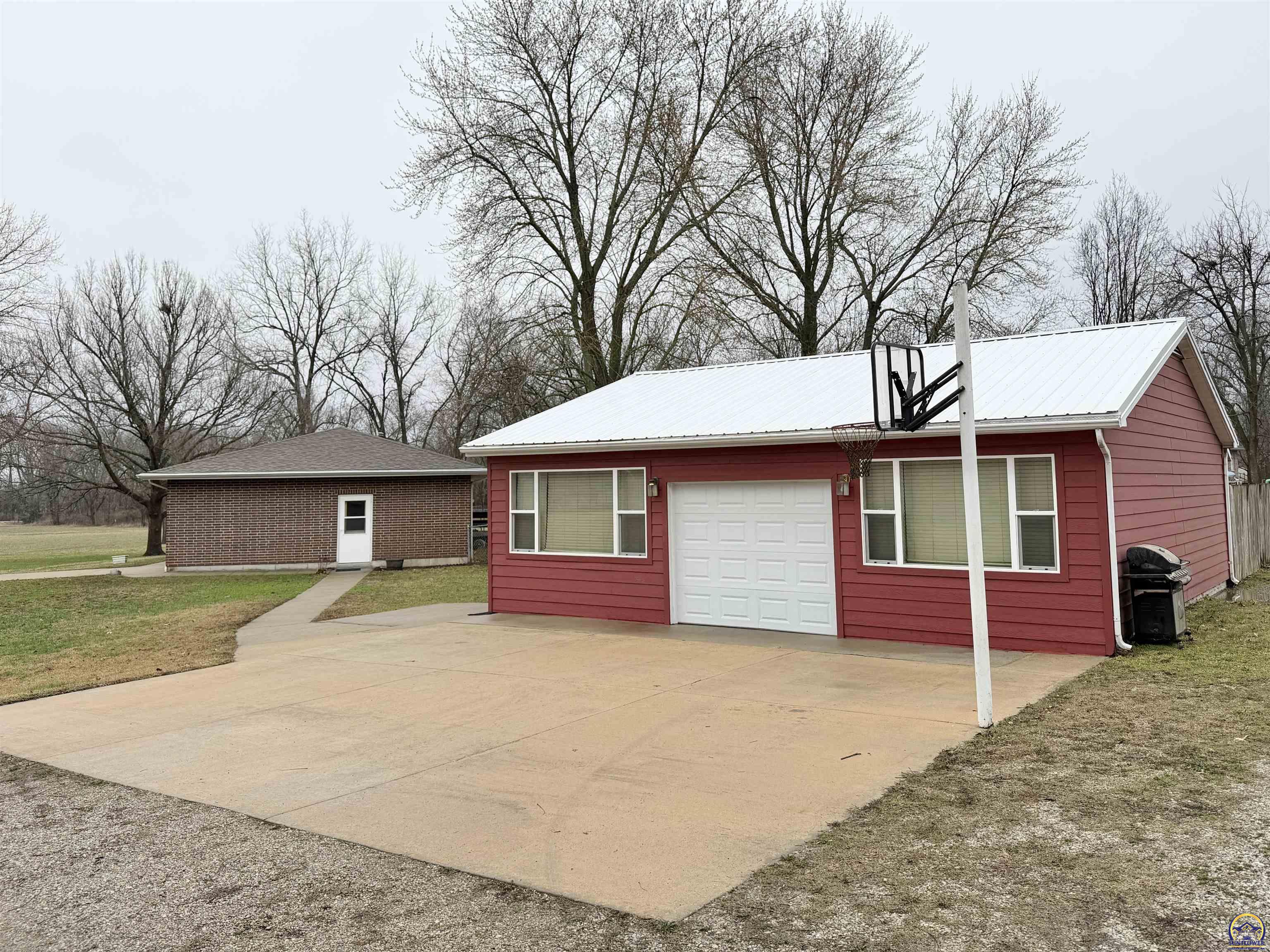 111 Garrettson St, Burlington, KS 66839