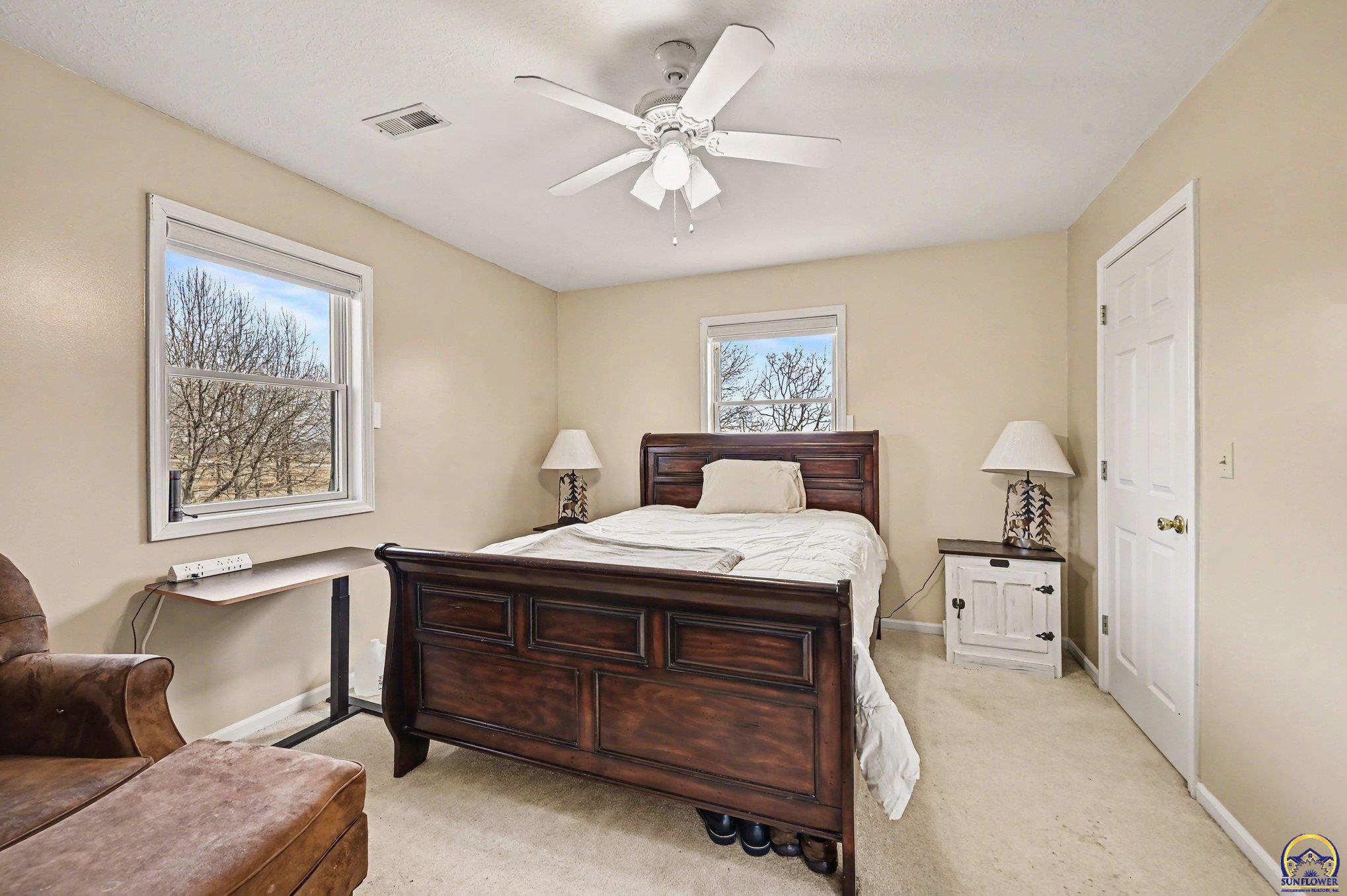 17251 Hollingsworth Rd, Basehor, KS 66007