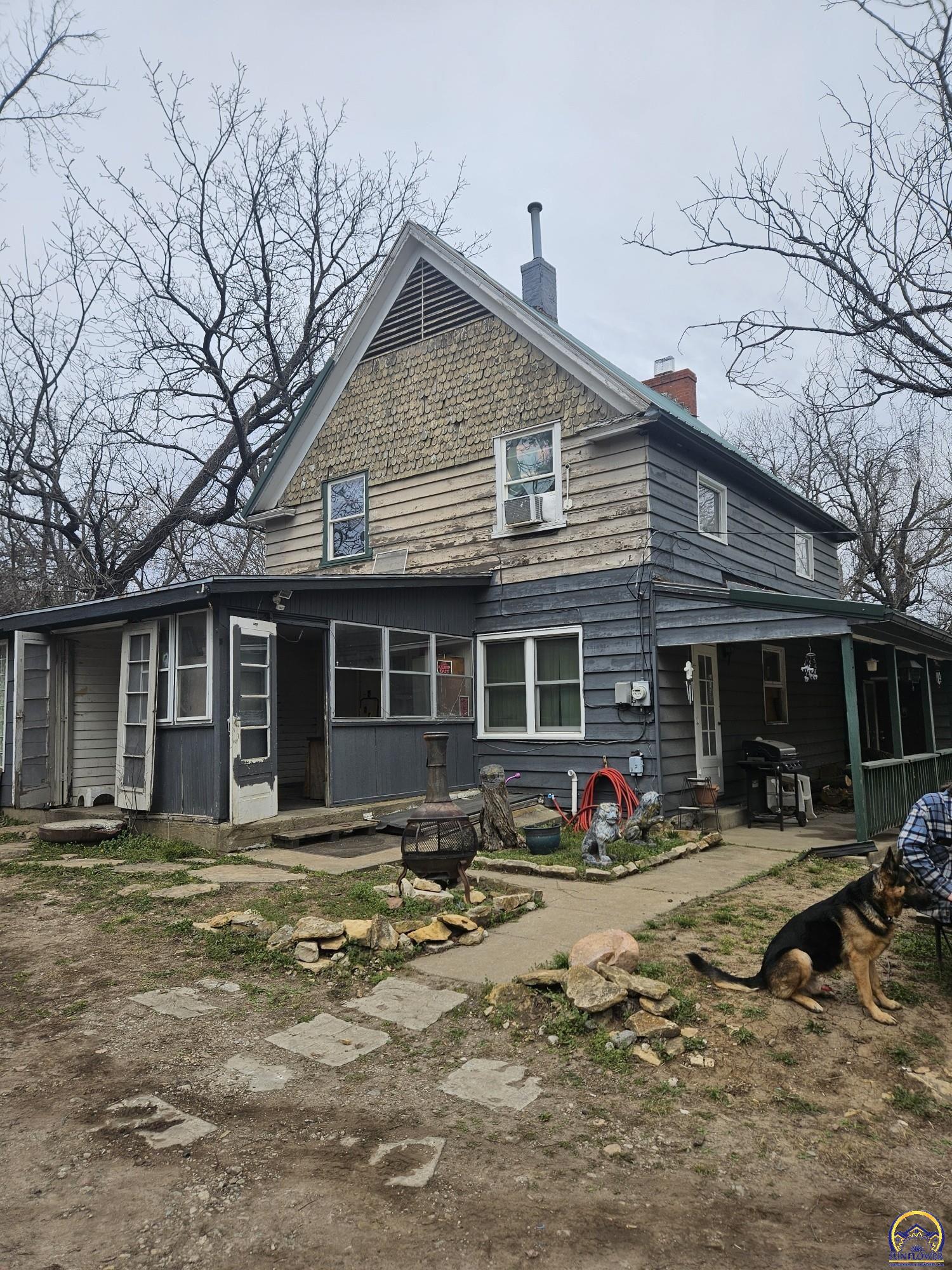 4823 SE 10th St, Tecumseh, KS 66542