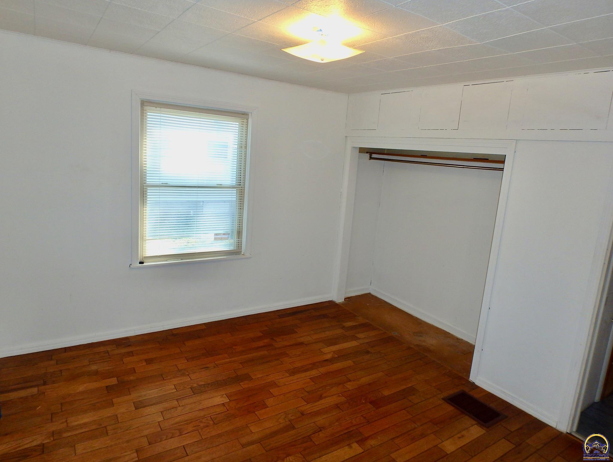 701 SW MacVicar AVE, Topeka, KS 66606