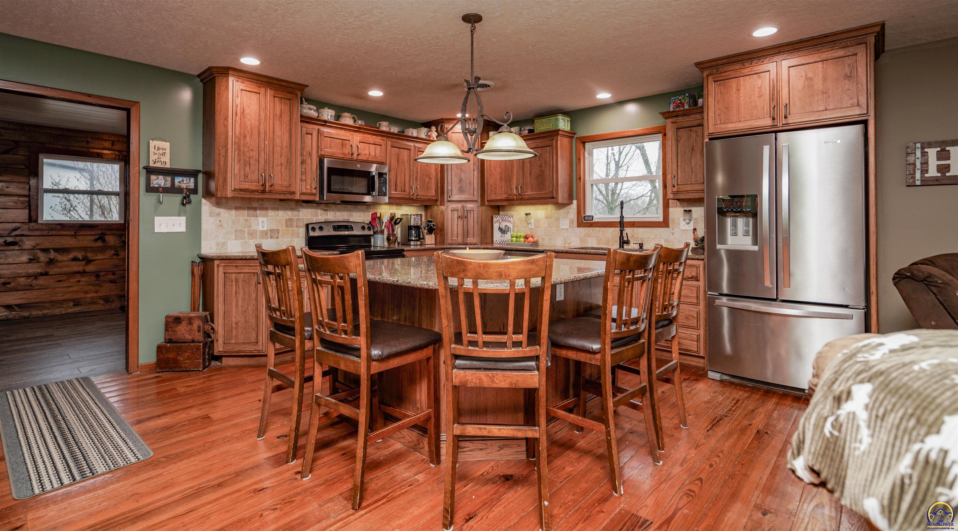 24298 split 2 M RD, Holton, KS 66436