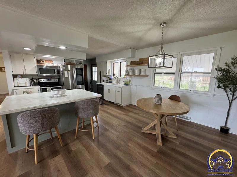 203 Pawnee Ave, Hiawatha, KS 66434