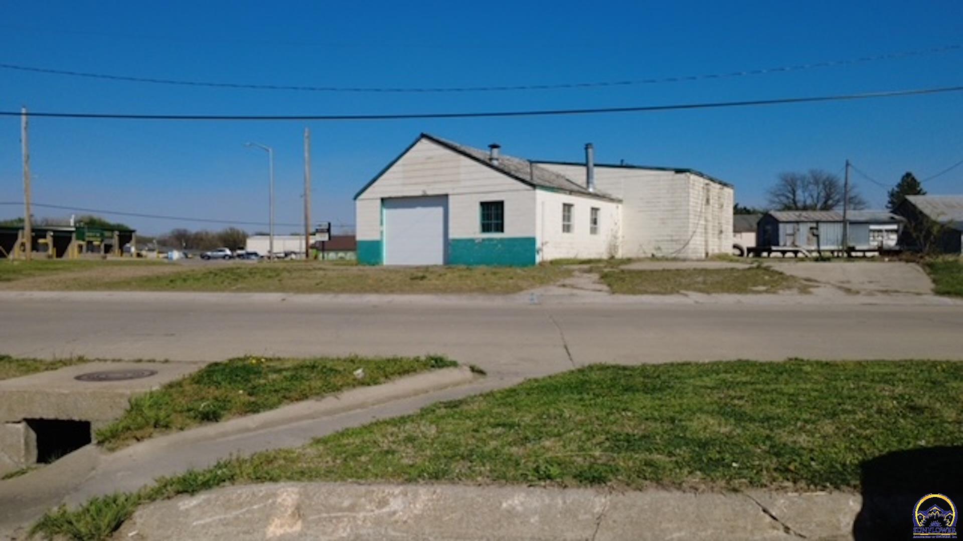 2183 W Hwy 50, Emporia, KS 66801