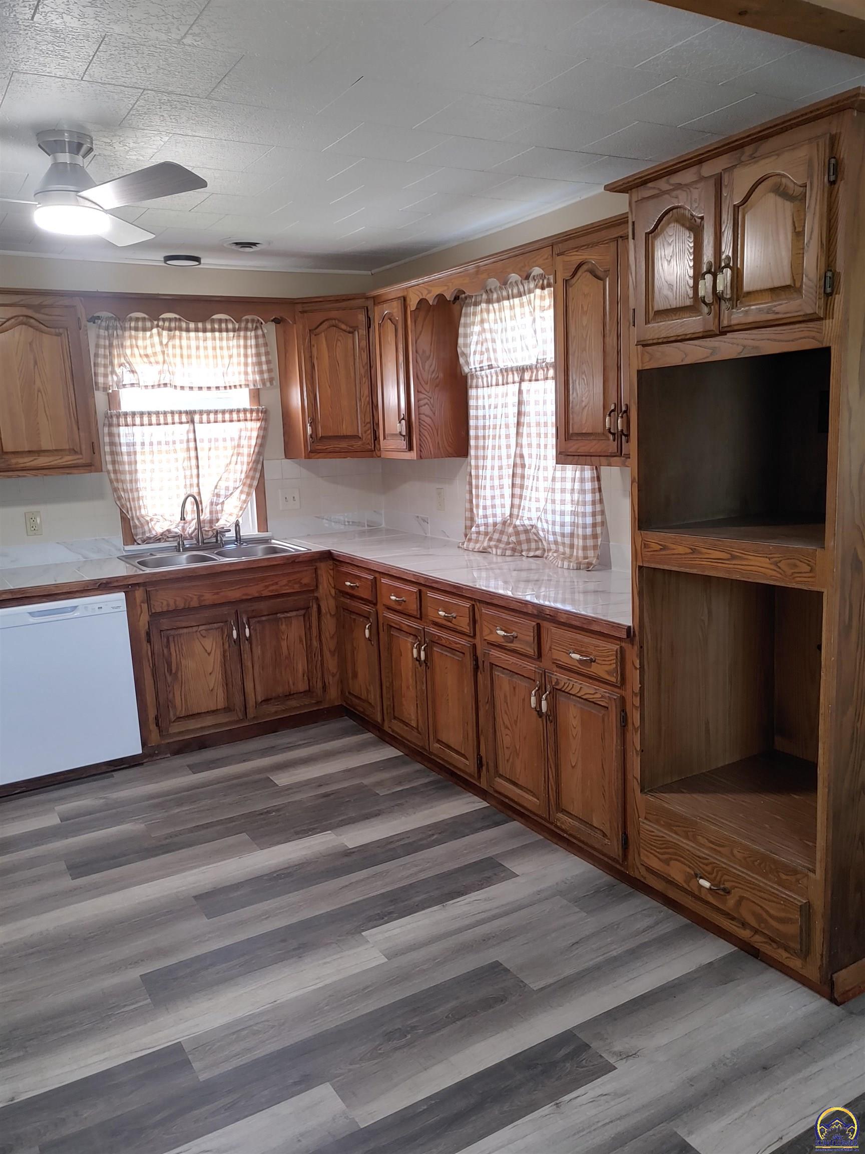 1403 Frazier ST, Valley Falls, KS 66088