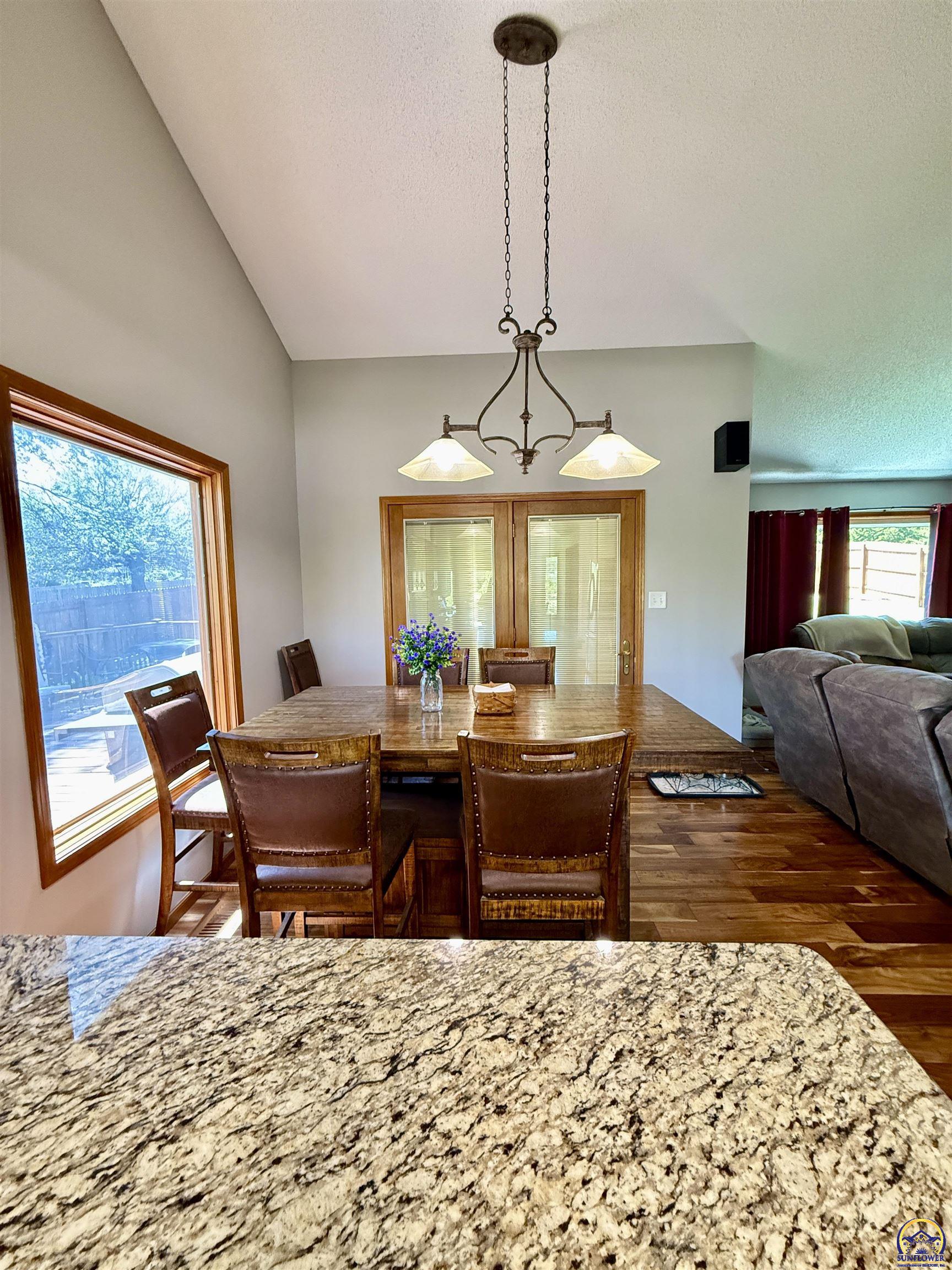 6506 Crescent Rim DR, Ozawkie, KS 66070