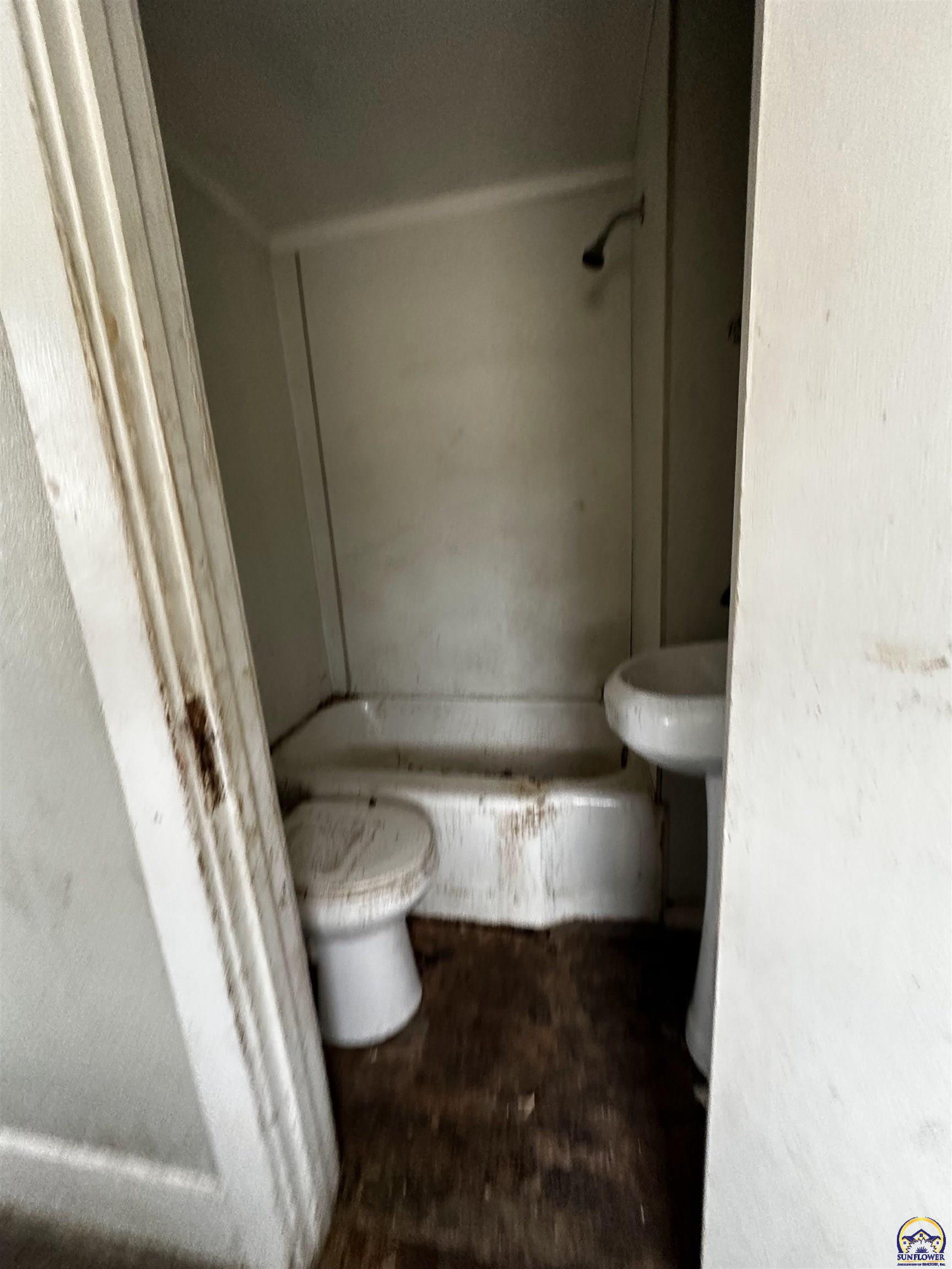 1247 SW Tyler ST, Topeka, KS 66612