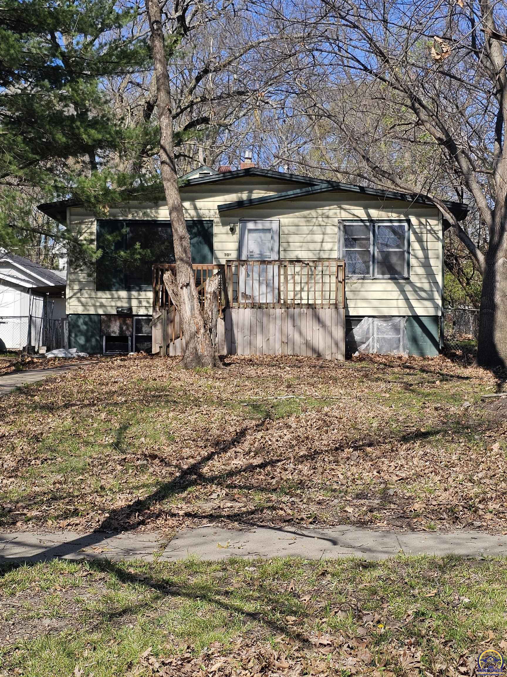 107 SW Taylor ST, Topeka, KS 66603