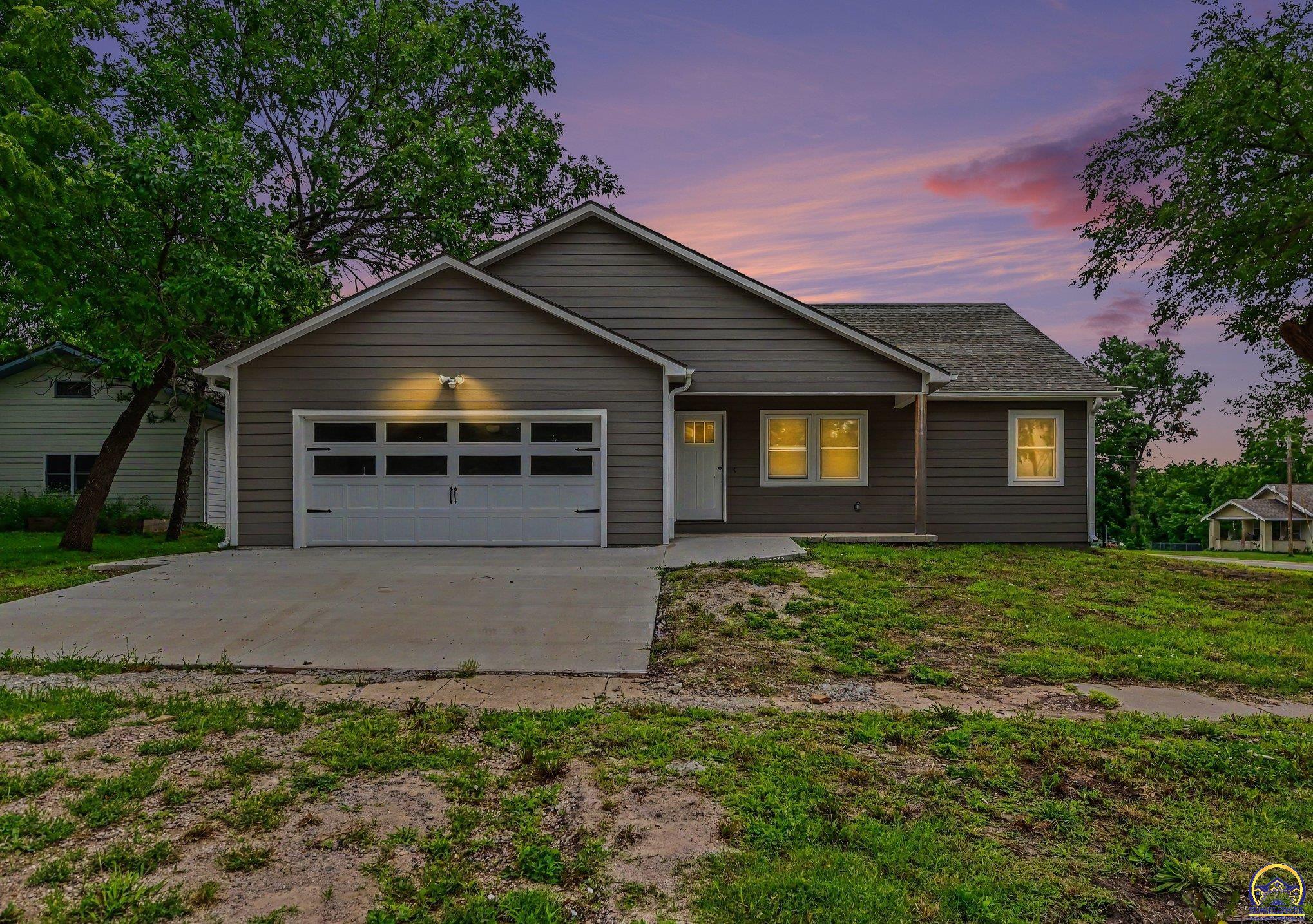 406 Yuba St, Burlington, KS 66839