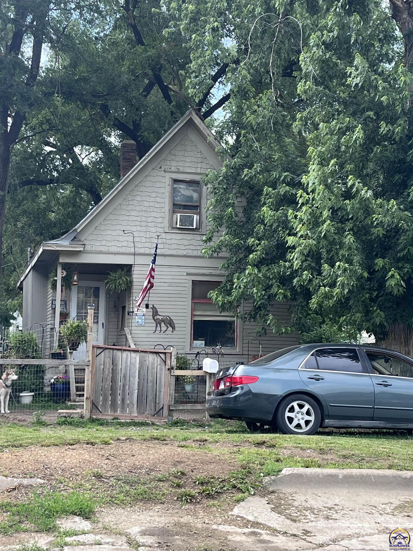 225 SW Polk ST, Topeka, KS 66603