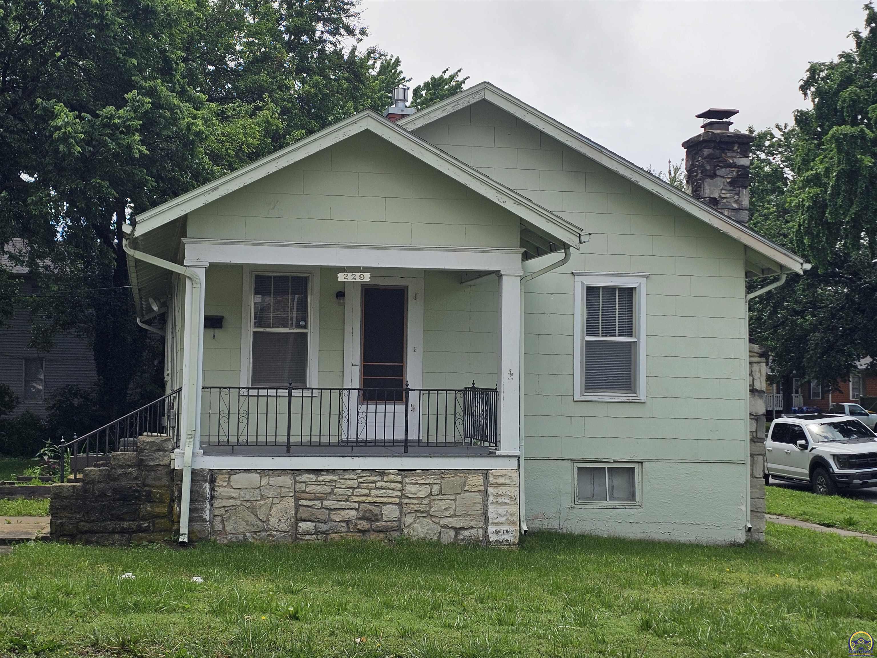 229 W 15th Ave, Emporia, KS 66801
