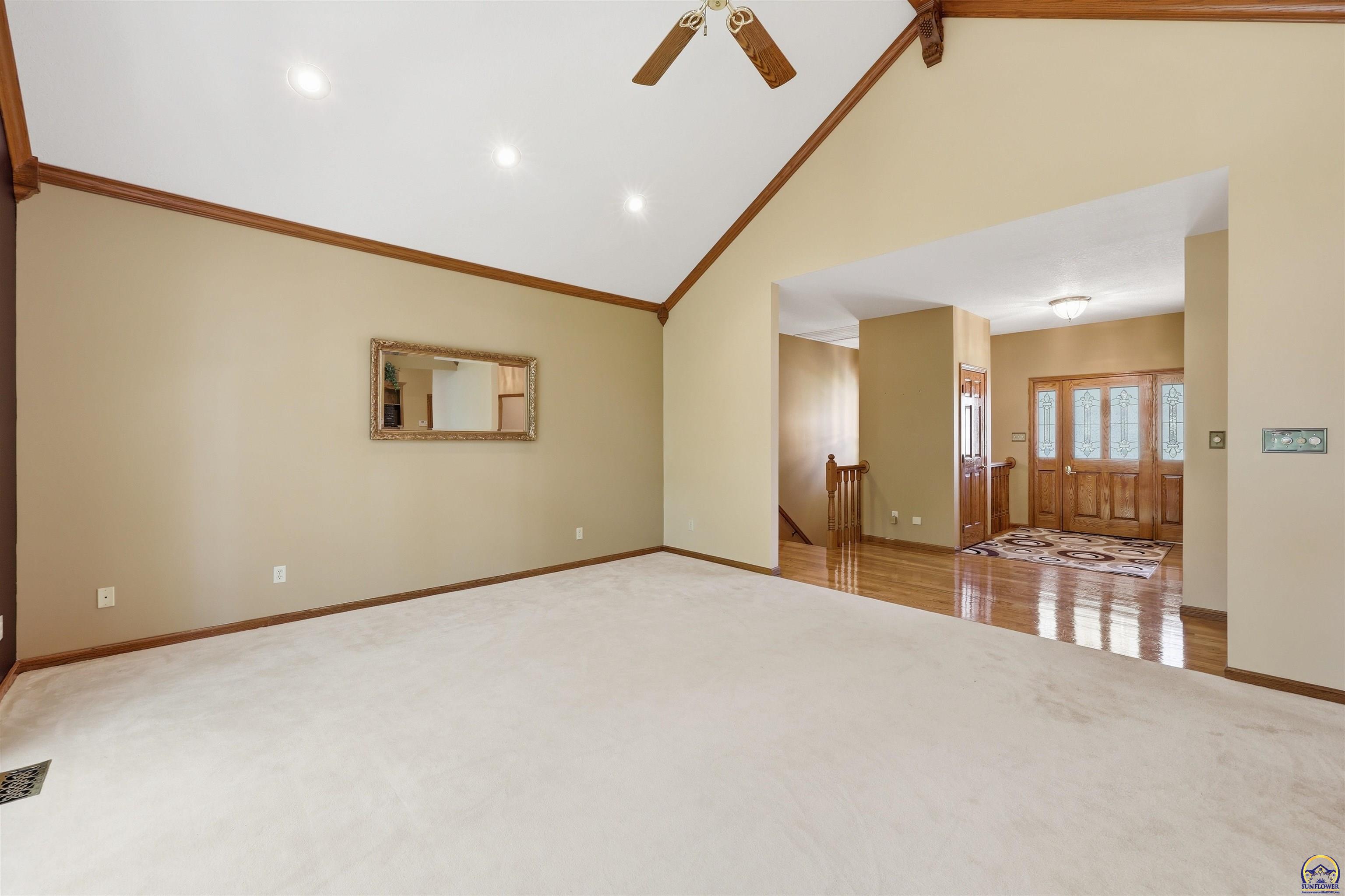 3300 SE Meadowview DR, Topeka, KS 66605