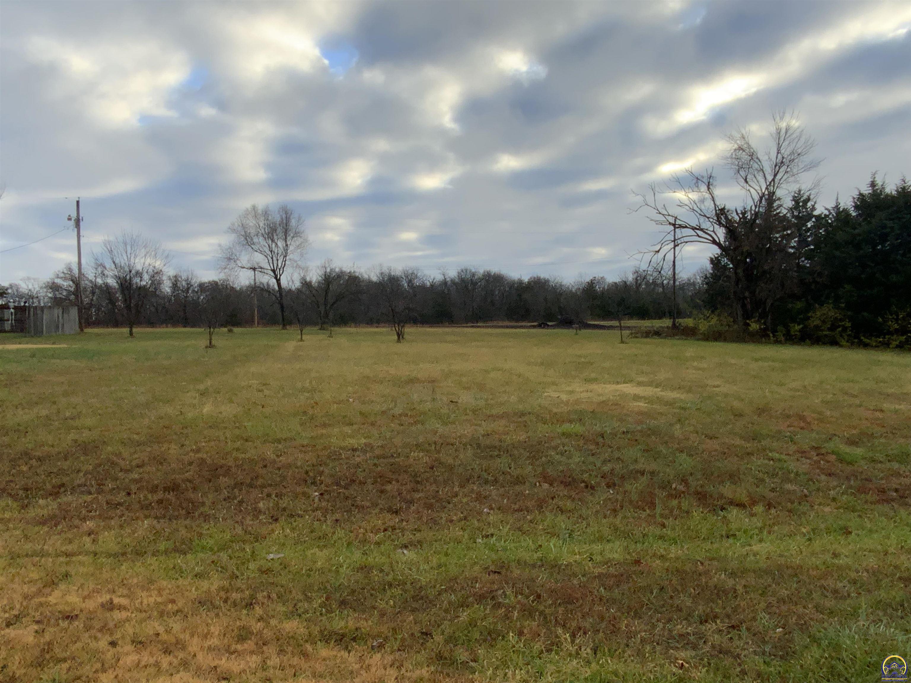 0000 Ferguson RD, Ozawkie, KS 66070
