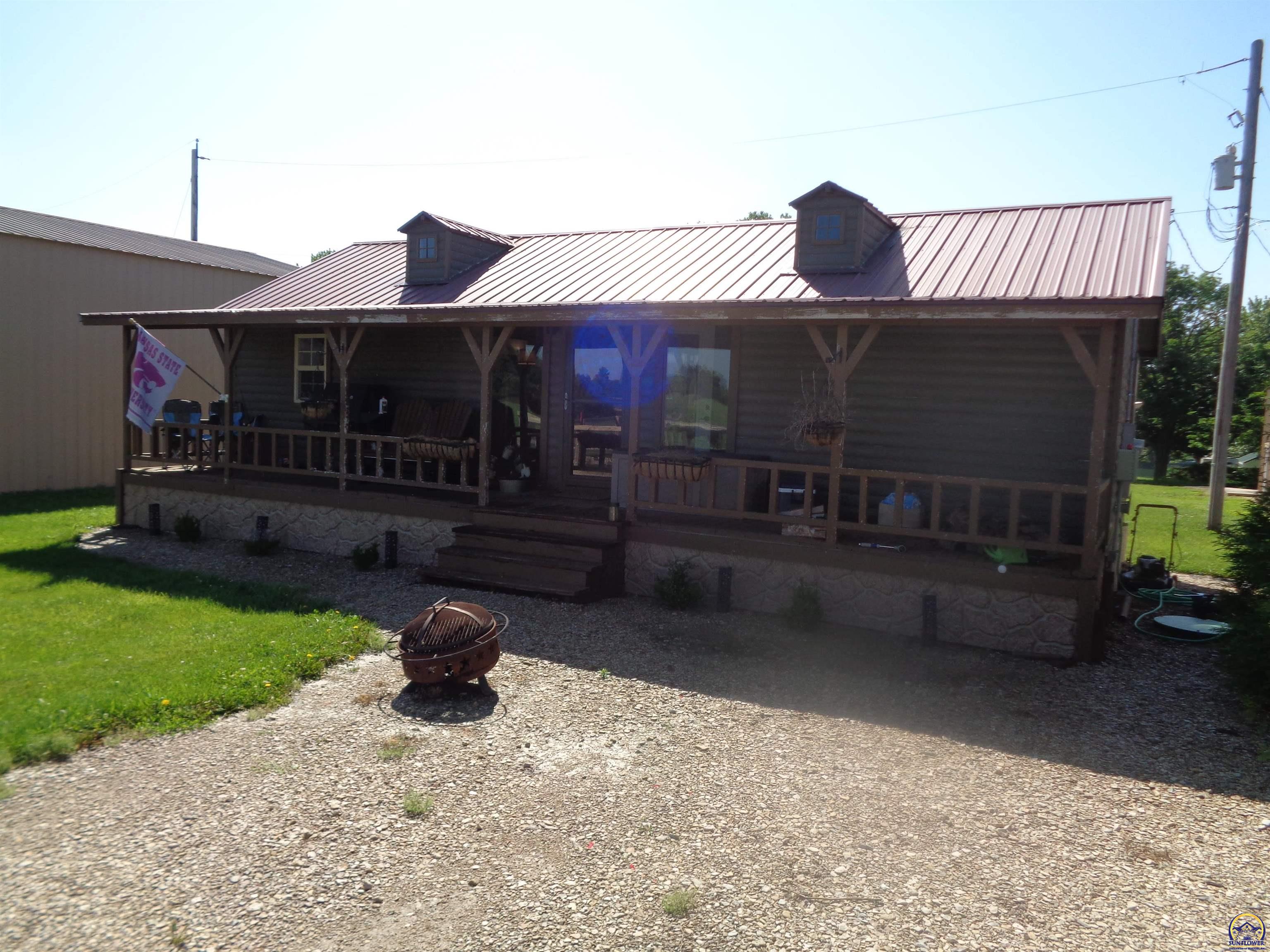 205 Cedar Circle Ter, Alma, KS 66401