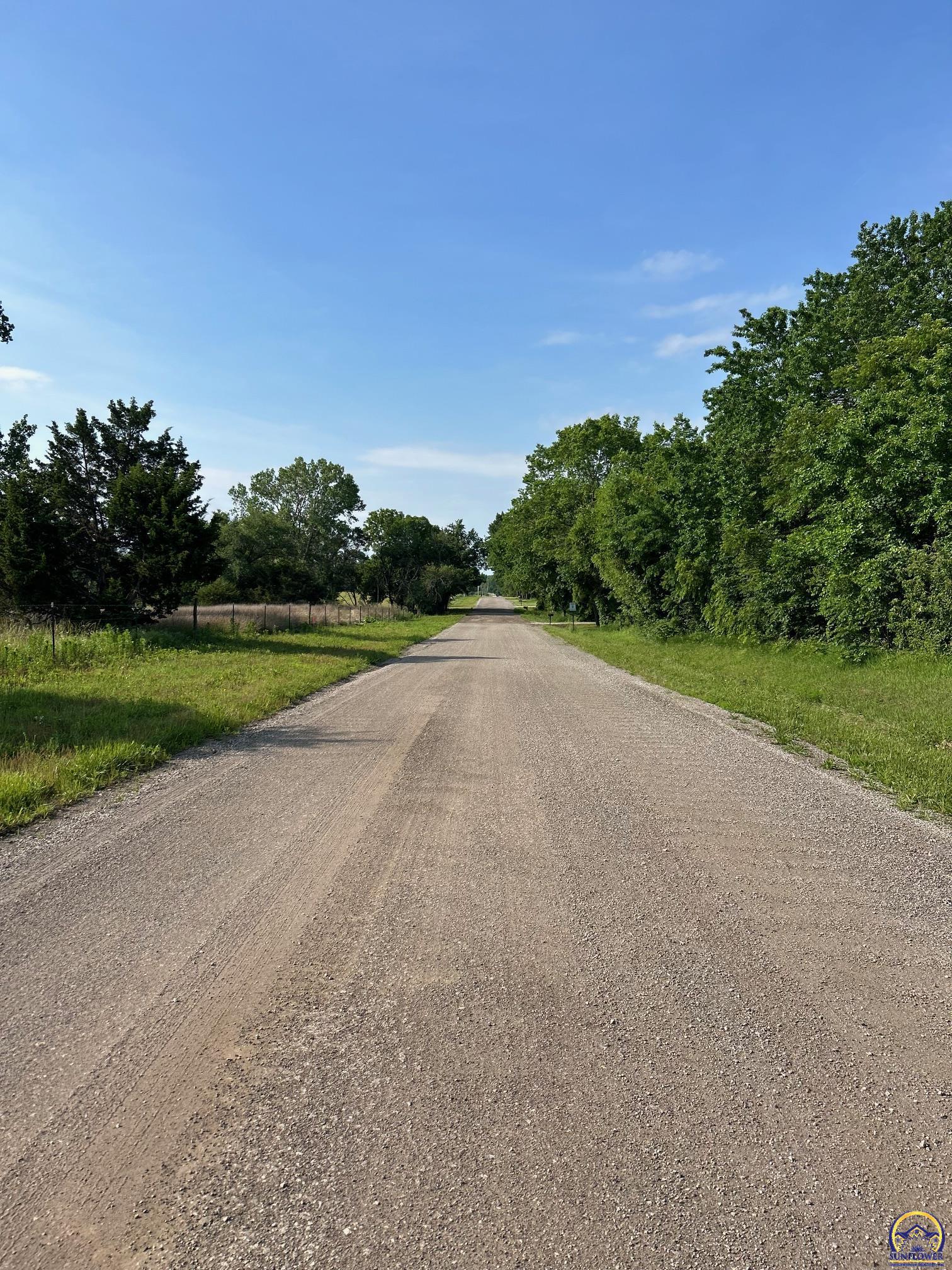 000 SE Ratner RD, Tecumseh, KS 66542