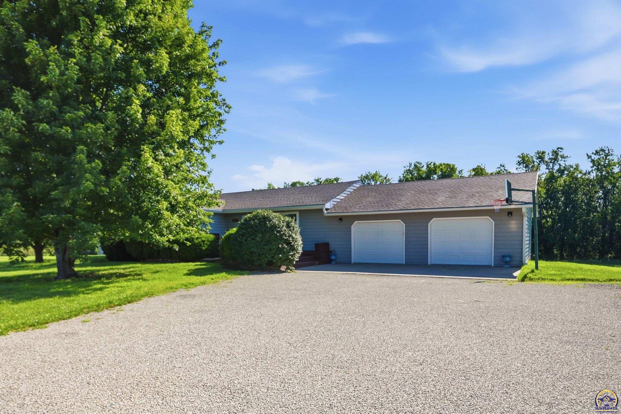 16345 Shadow Cir, Wamego, KS 66547