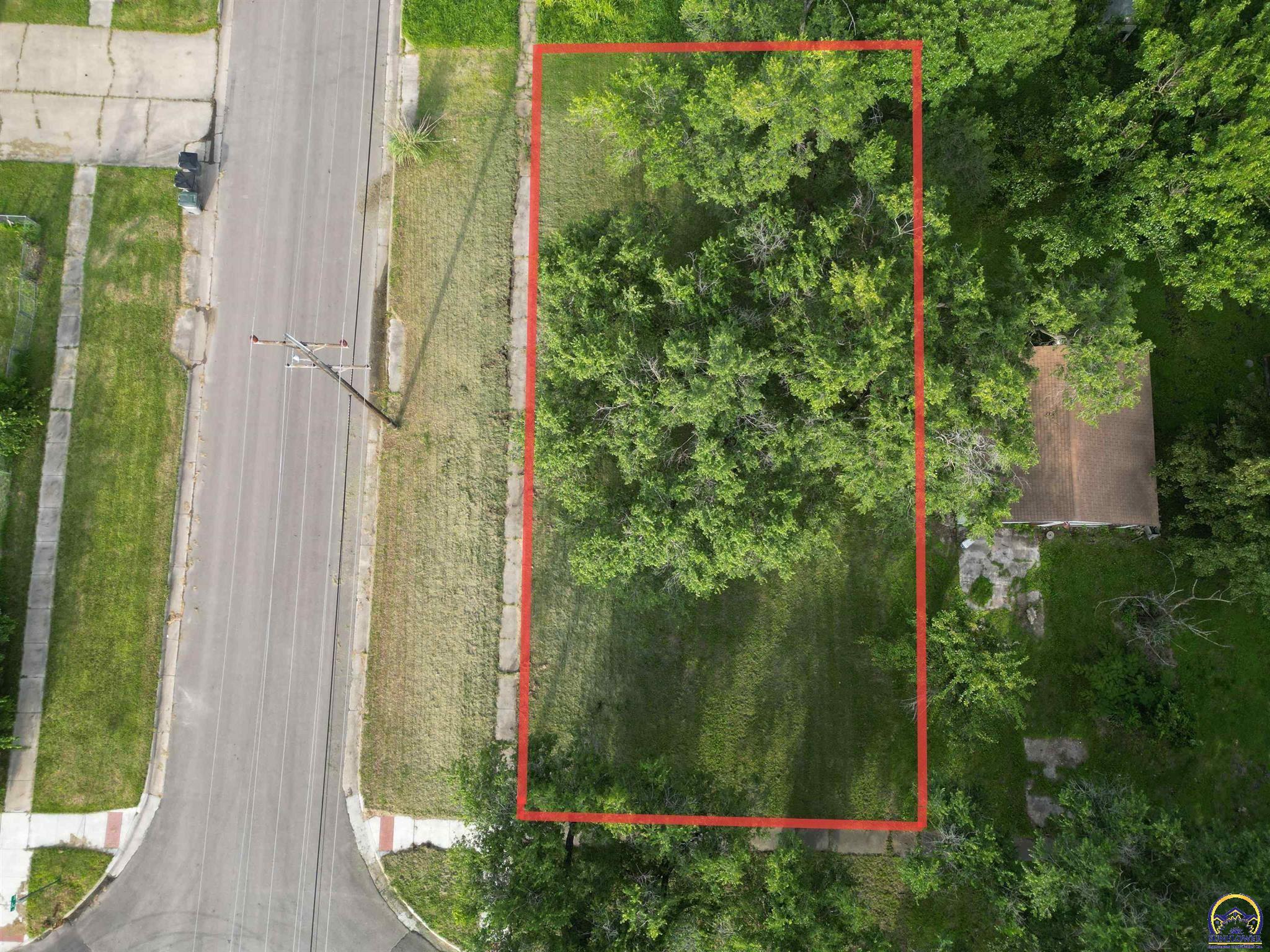 126 Sylvan St, Emporia, KS 66801