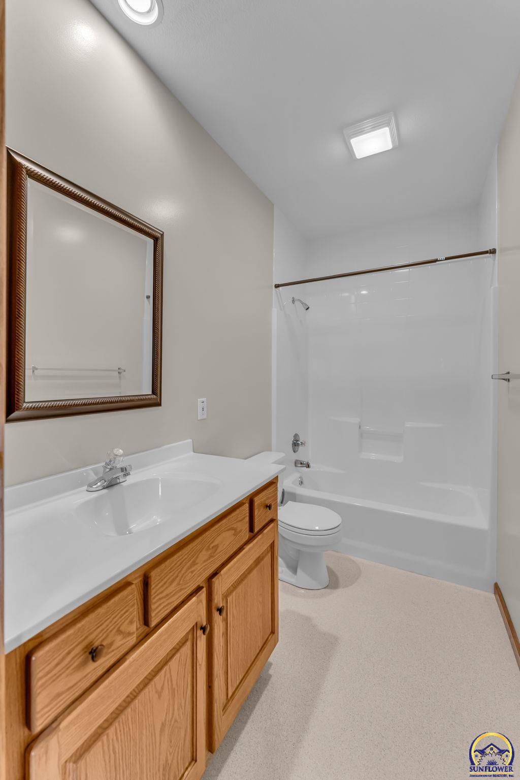 9015 SW 53rd St, Topeka, KS 66610