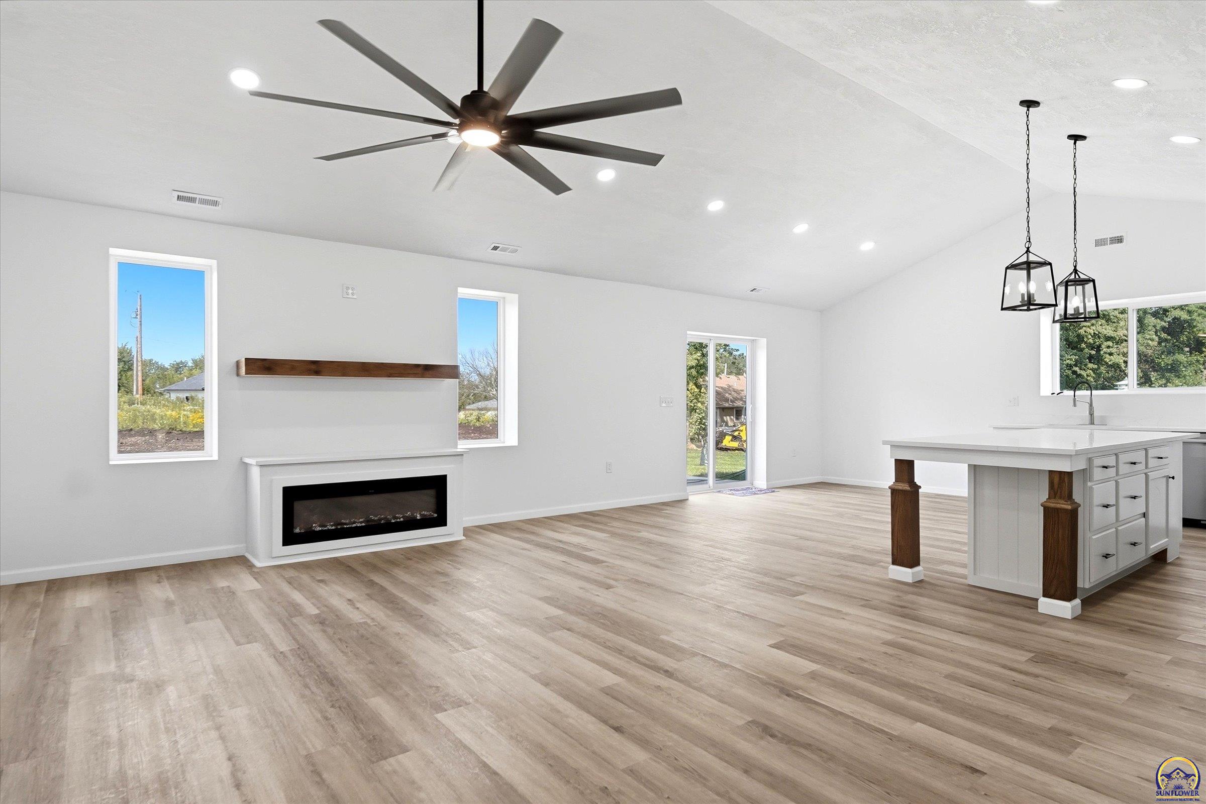 7847 Seneca Lake RD, Ozawkie, KS 66070