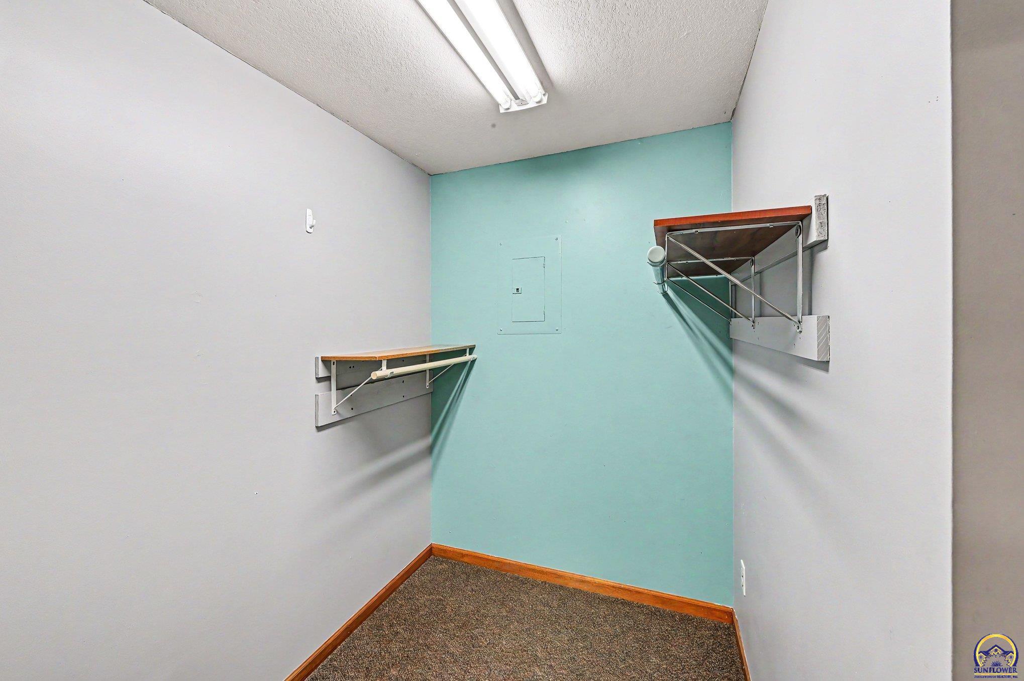 312 K-4 HWY, Meriden, KS 66512