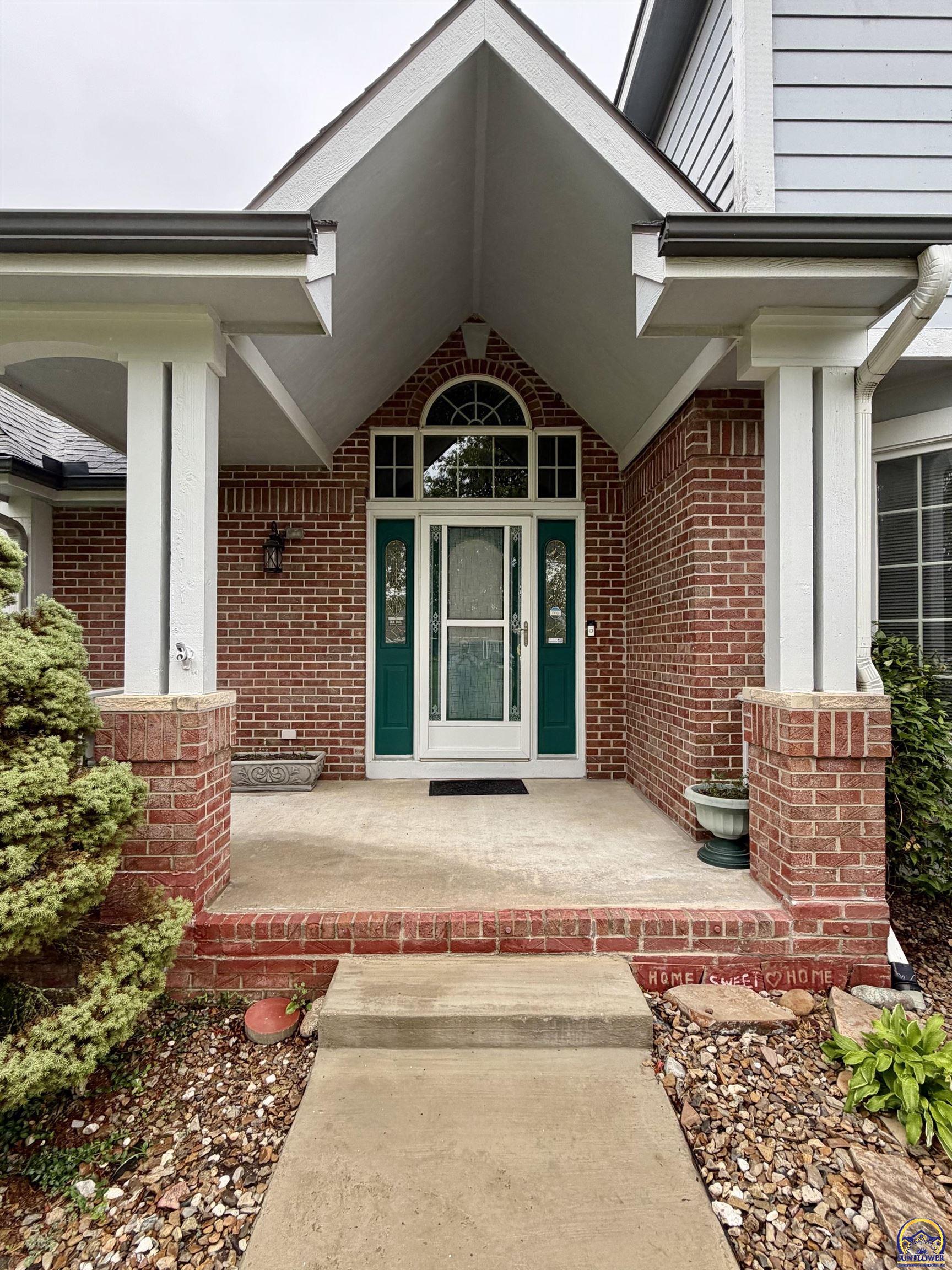 2027 SW West Trail RD, Topeka, KS 66615