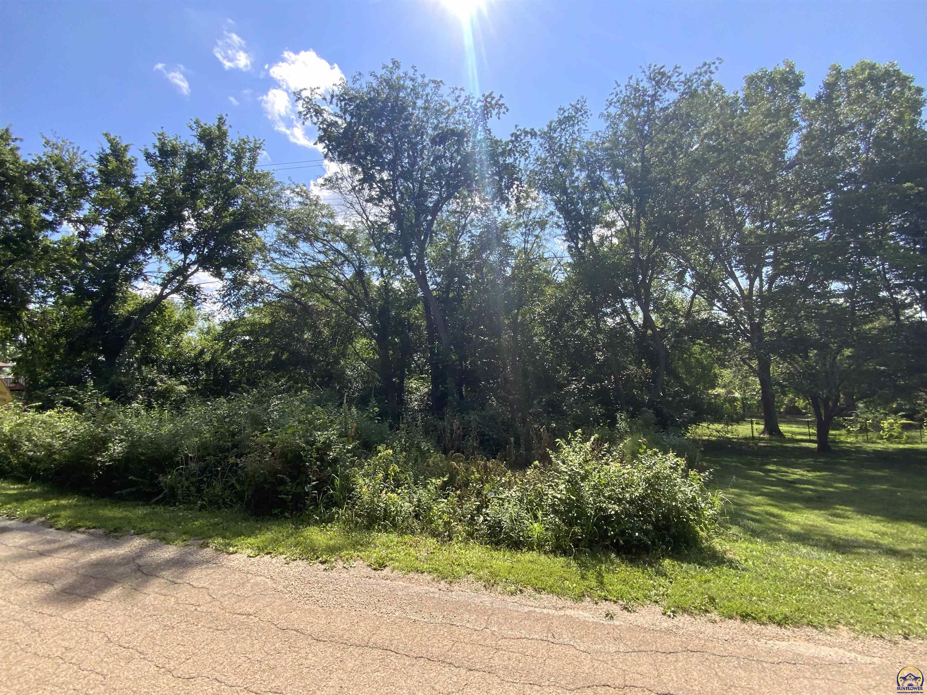 6373 Rock Creek DR, Ozawkie, KS 66070