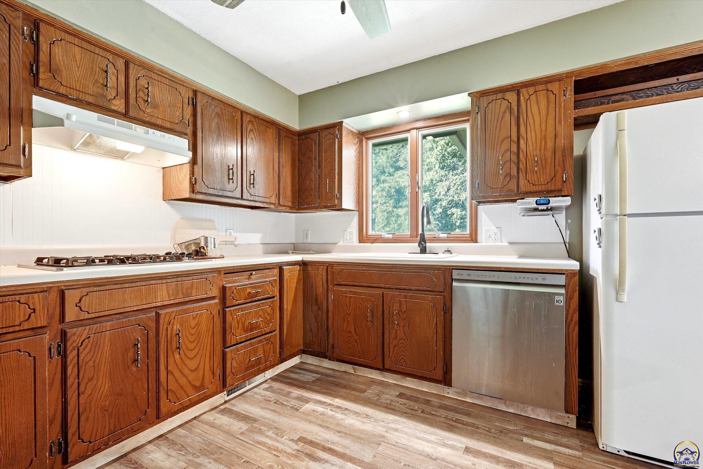 805 Southridge RD, Osage City, KS 66523