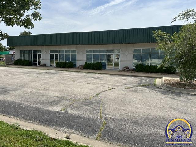 450 N Iowa St, Lawrence, KS 66049