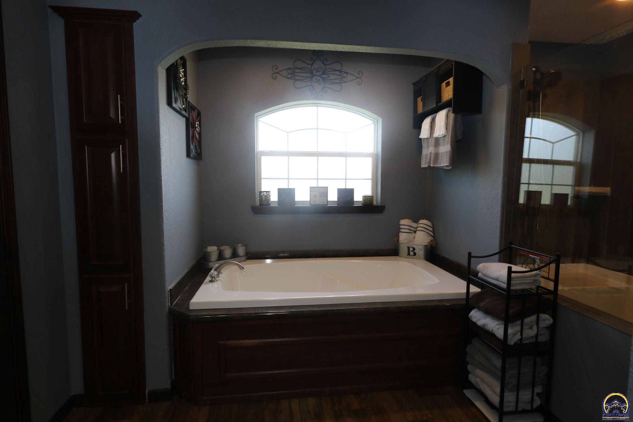 1001 Elrod Ave, Madison, KS 66860