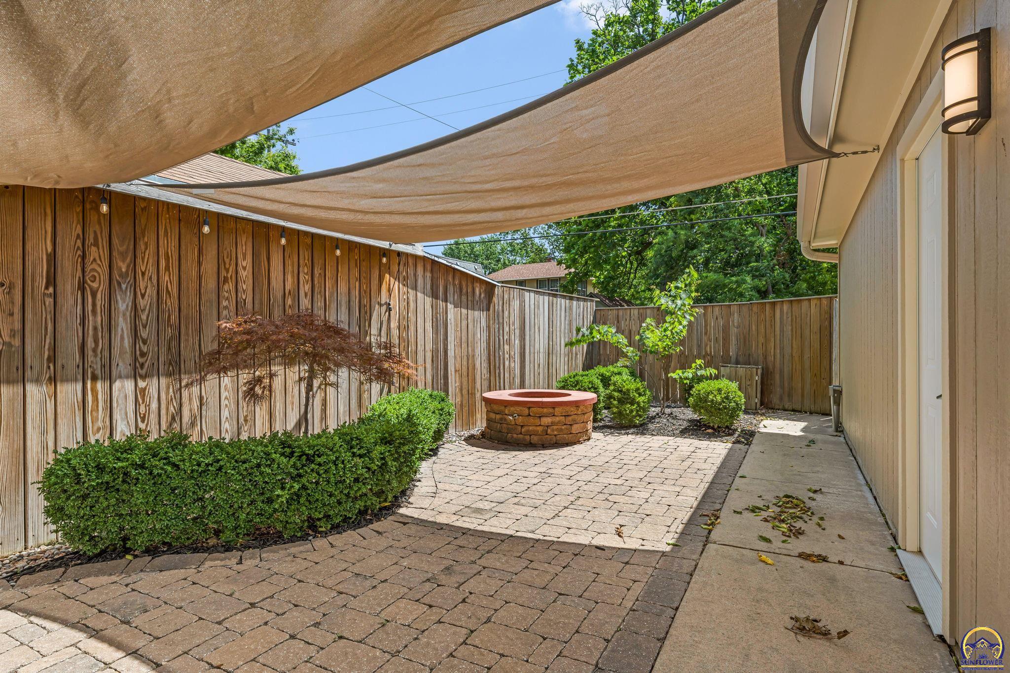 1618 SW High AVE, Topeka, KS 66604
