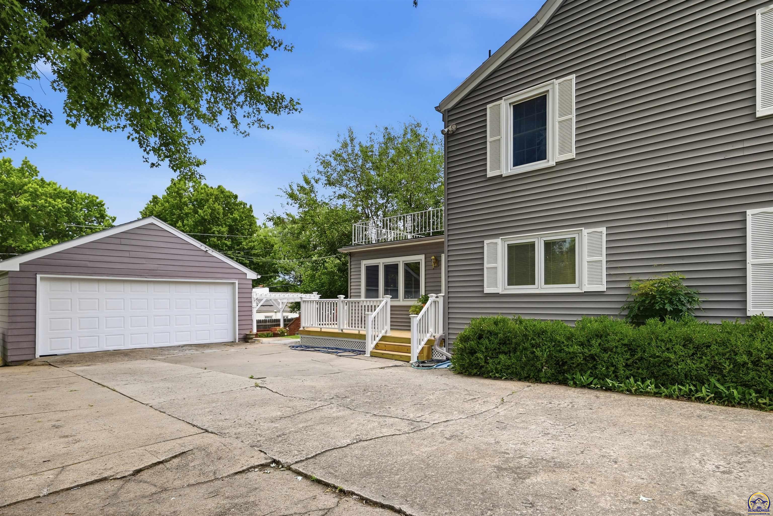 3536 SW Avalon LN, Topeka, KS 66604