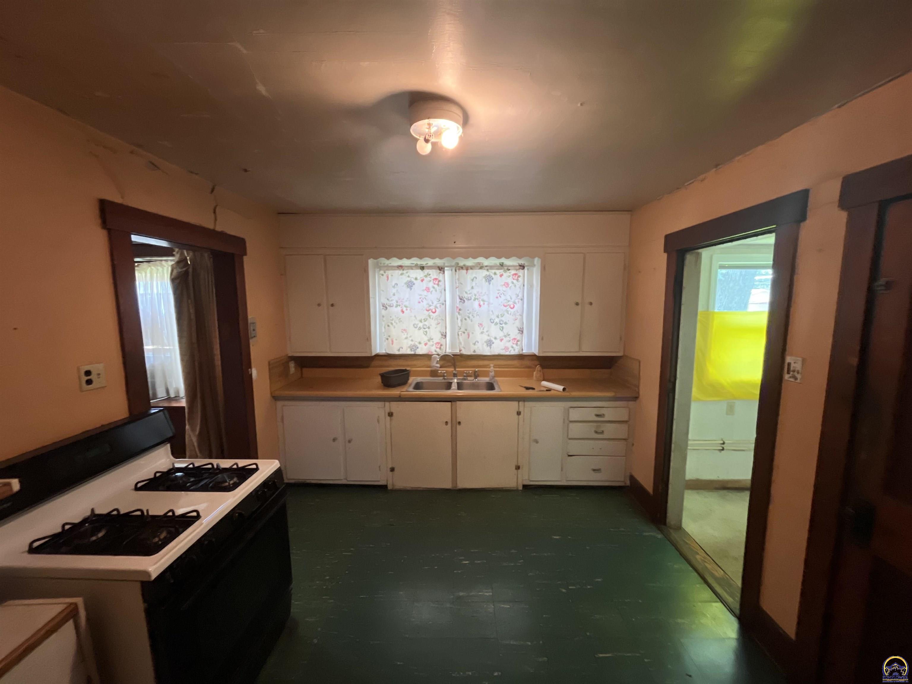225 SE Lime ST, Topeka, KS 66607