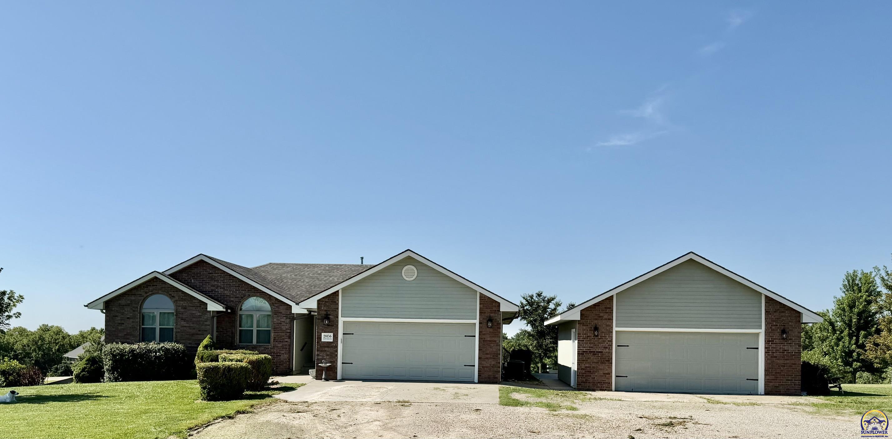 28156 Country Breeze DR, St. Marys, KS 66536