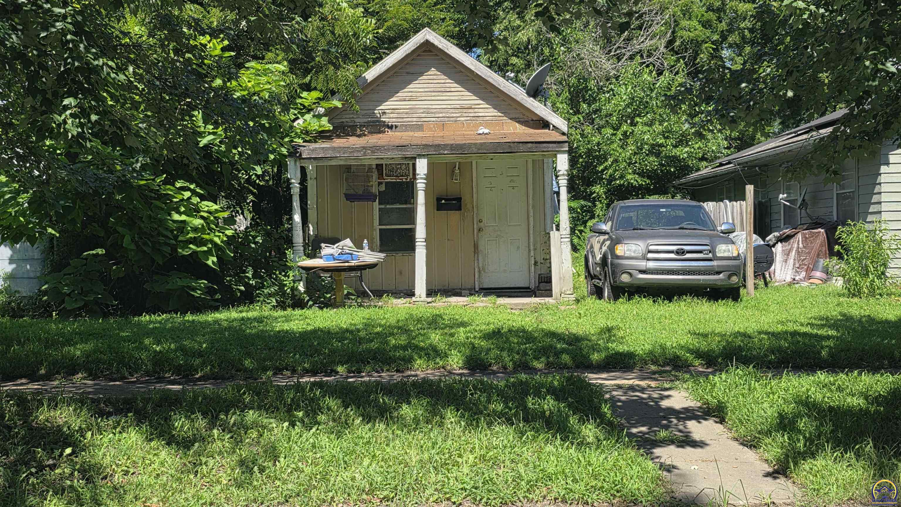 1113 SE Locust ST, Topeka, KS 66607