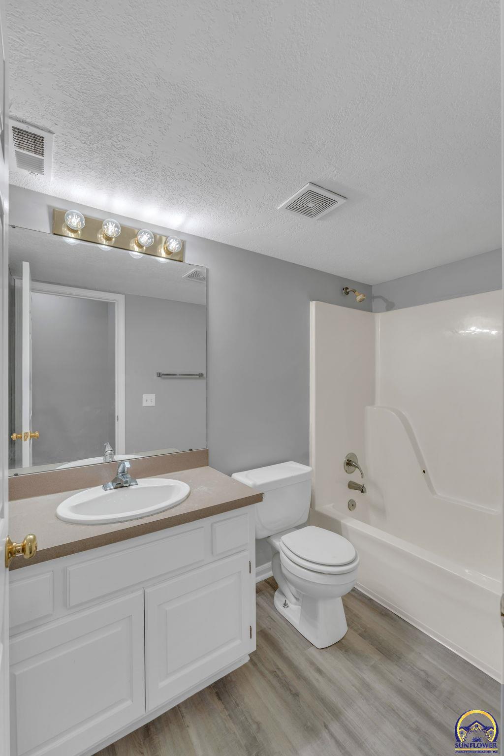 5104 Congressional Pl, Lawrence, KS 66049